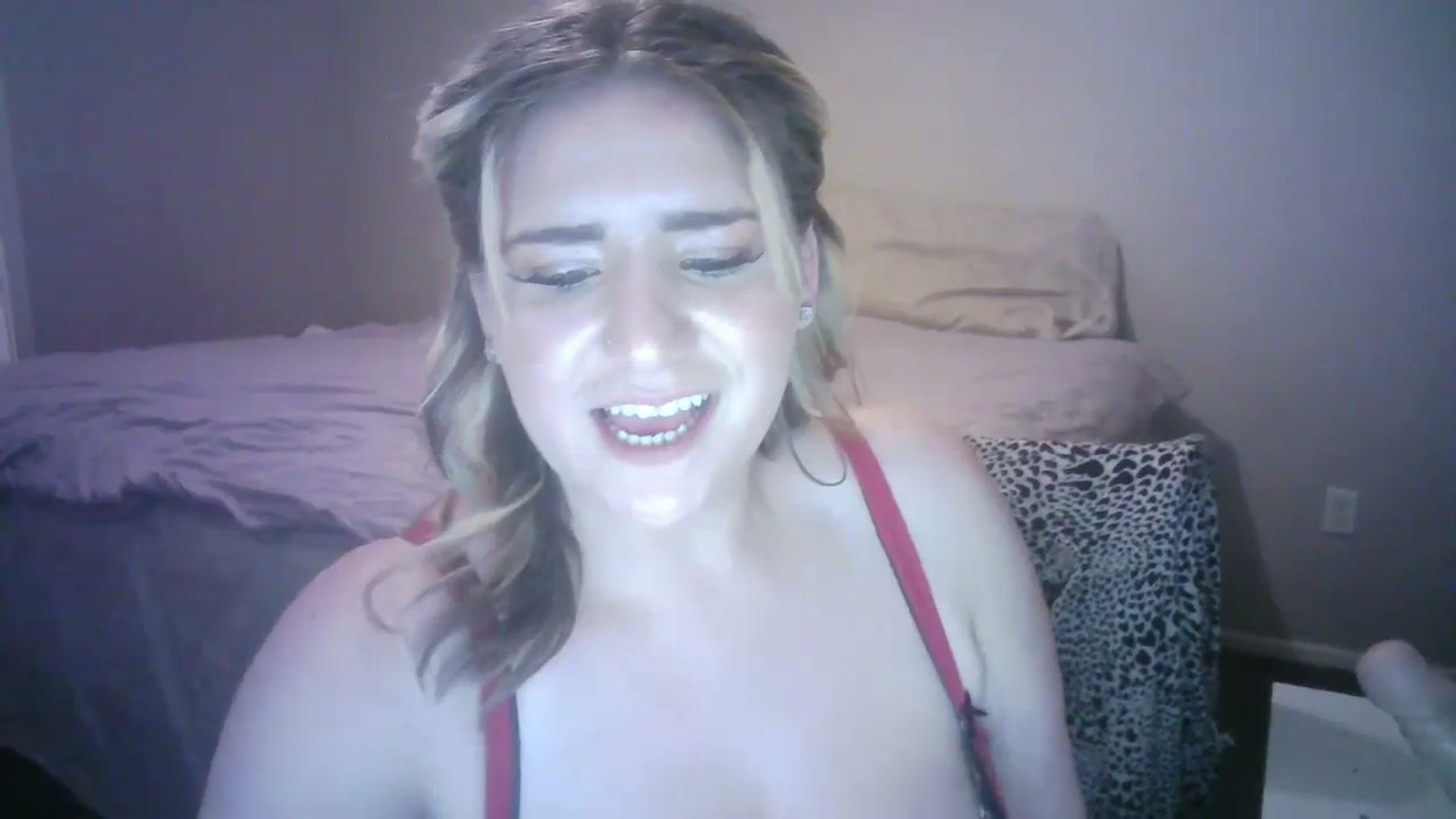 Gallery image thumbnail from LusciousLindz's myfreecams stream on, 02/27/2024, 03:00 image 5 of 20
