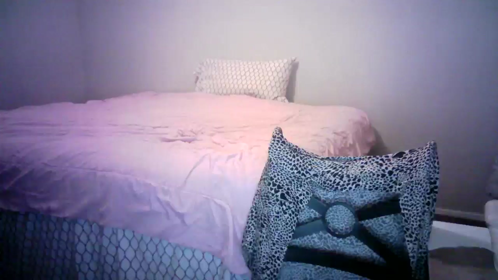 Gallery image thumbnail from LusciousLindz's myfreecams stream on, 08/29/2024, 24:44 image 10 of 20