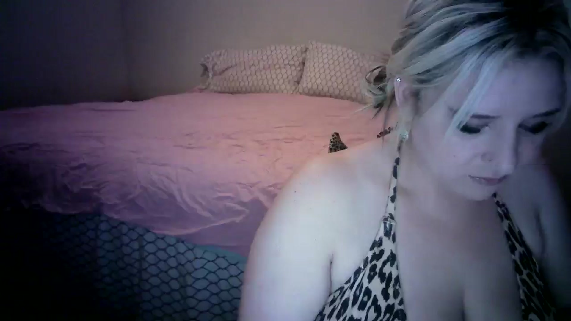 Gallery image thumbnail from LusciousLindz's myfreecams stream on, 09/15/2024, 23:57 image 17 of 20