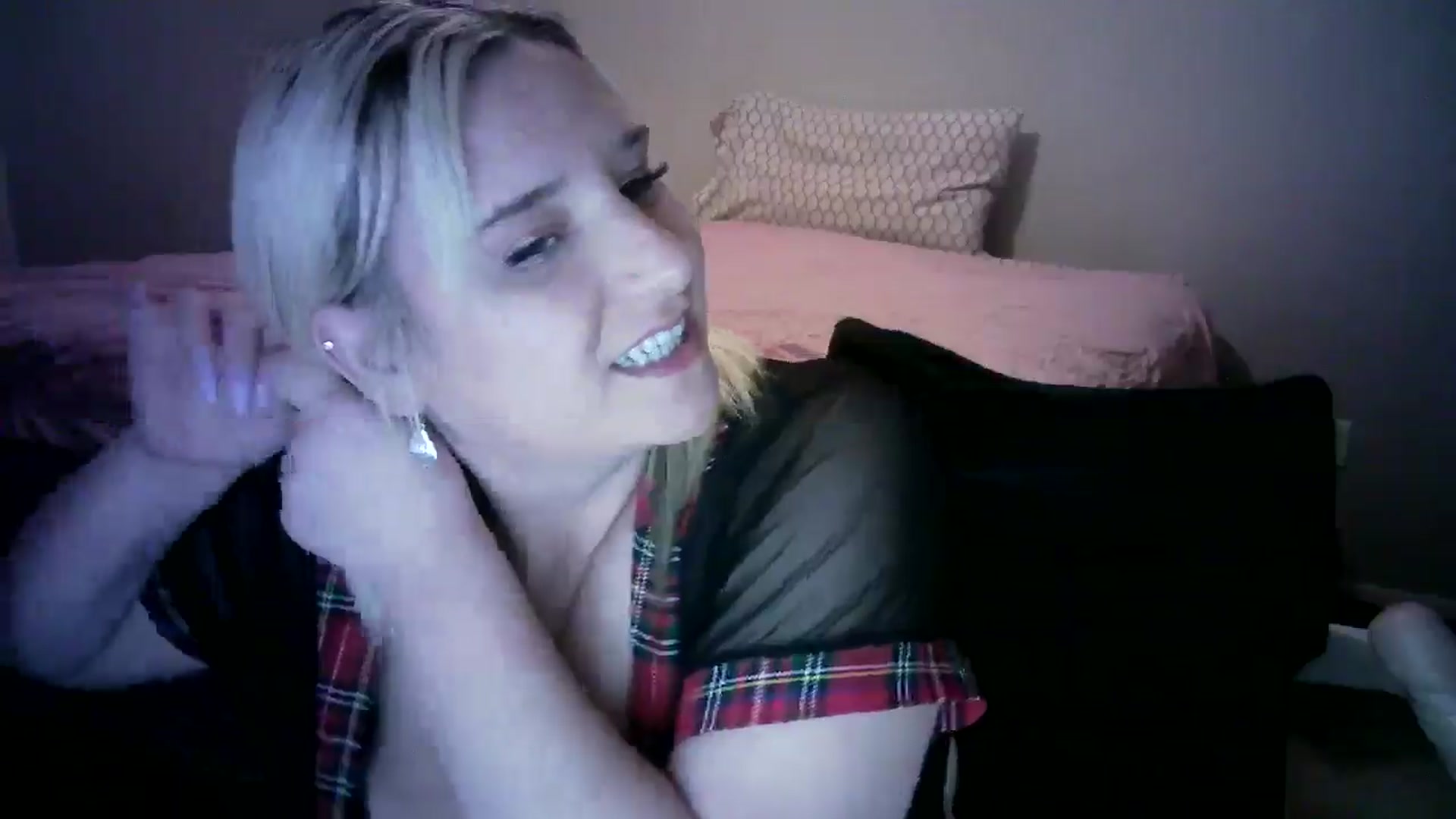 Gallery image thumbnail from LusciousLindz's myfreecams stream on, 10/06/2024, 07:06 image 12 of 20