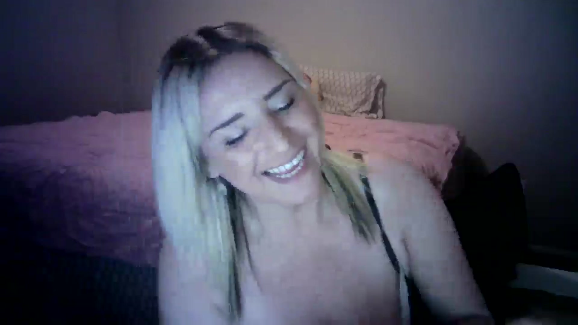 Gallery image thumbnail from LusciousLindz's myfreecams stream on, 12/12/2024, 05:02 image 16 of 20