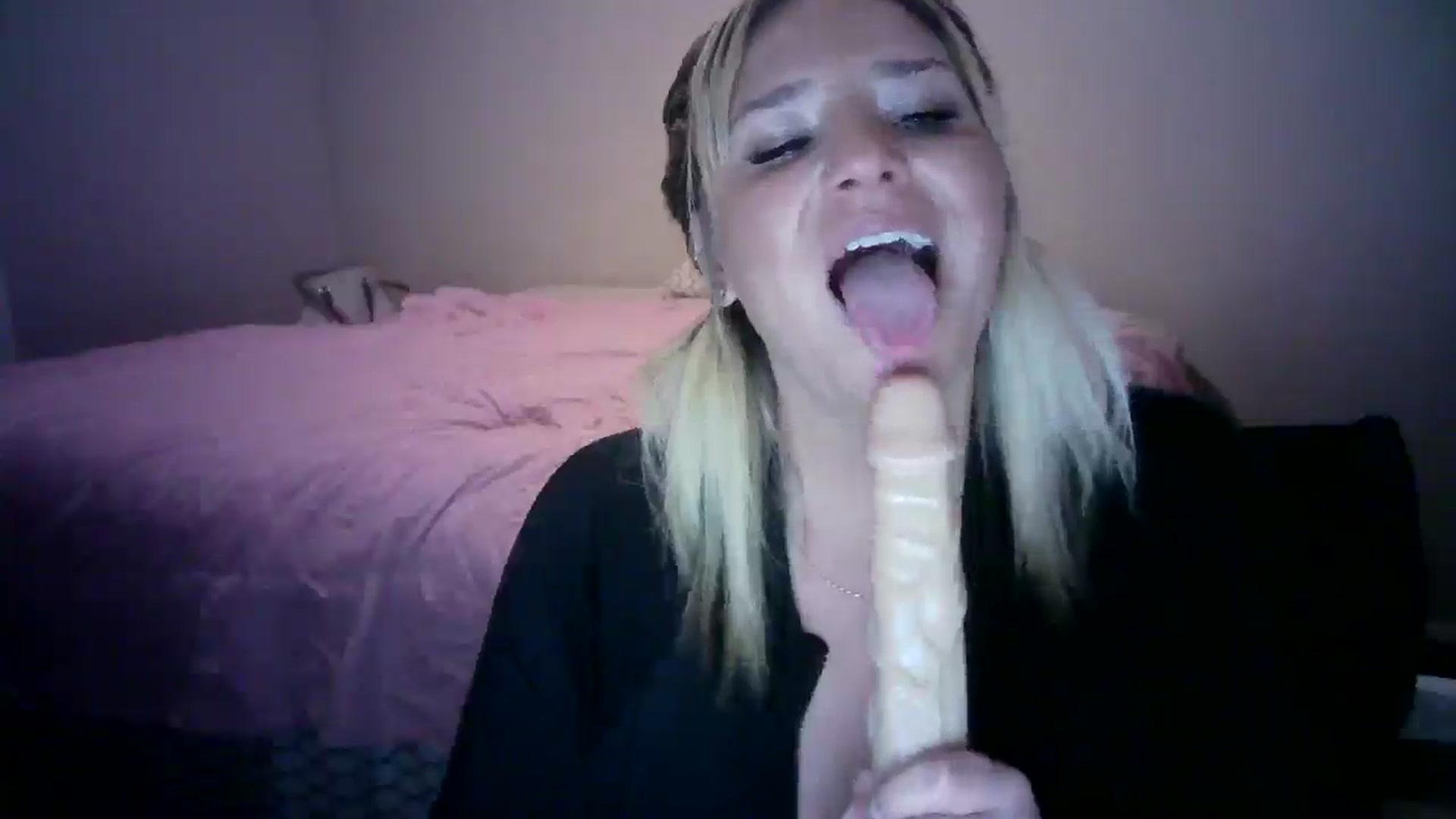 Gallery image thumbnail from LusciousLindz's myfreecams stream on, 12/30/2024, 05:35 image 17 of 20
