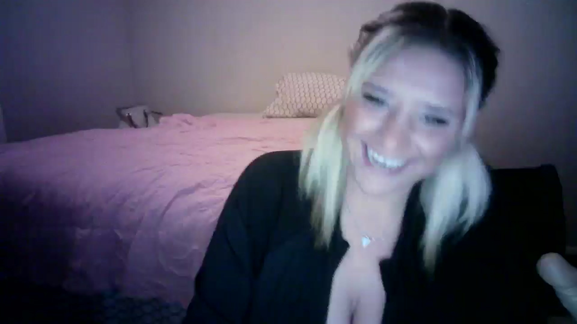 Gallery image thumbnail from LusciousLindz's myfreecams stream on, 12/30/2024, 05:35 image 11 of 20