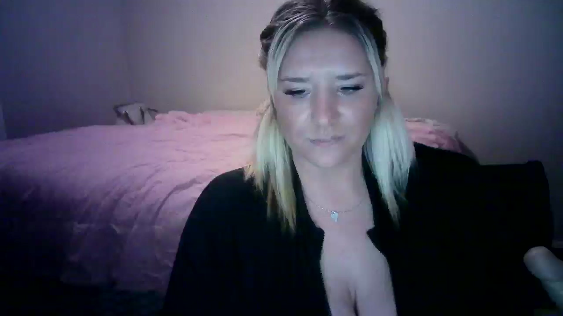 Gallery image thumbnail from LusciousLindz's myfreecams stream on, 12/30/2024, 05:35 image 3 of 20