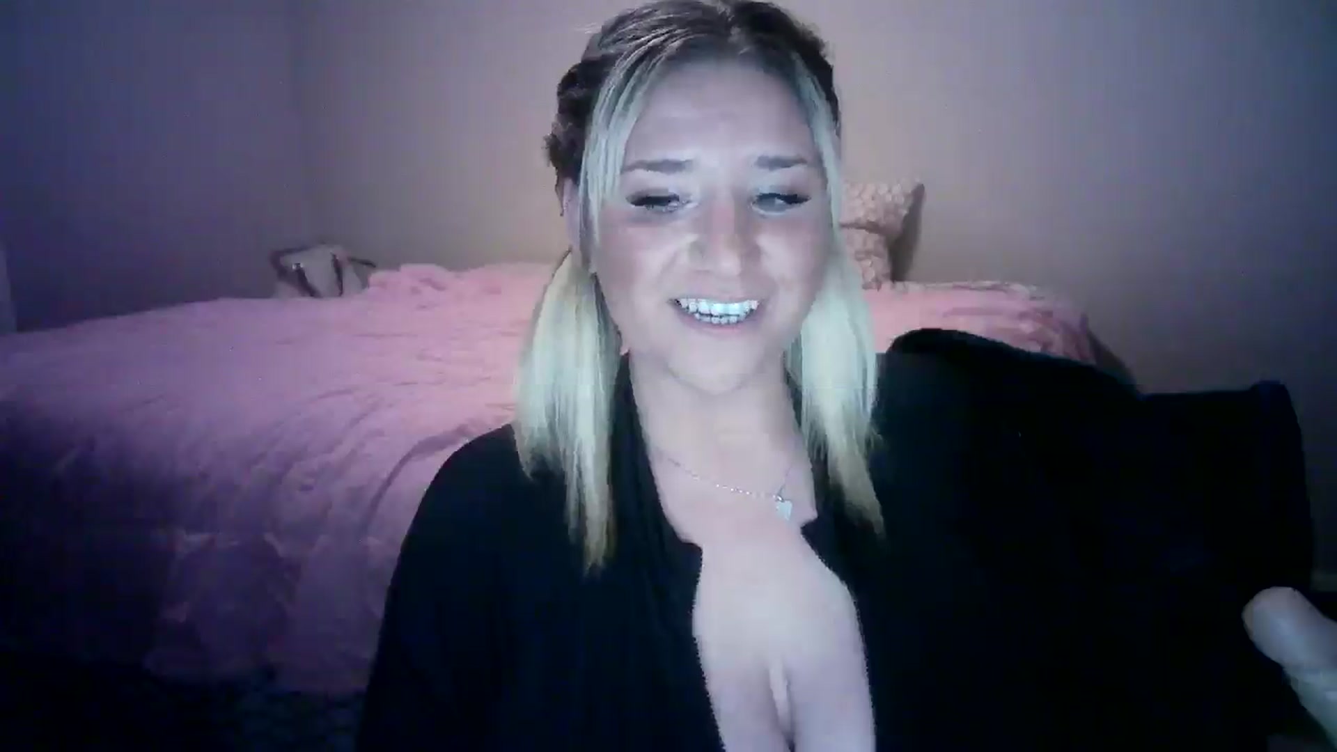 Gallery image thumbnail from LusciousLindz's myfreecams stream on, 12/30/2024, 05:35 image 4 of 20