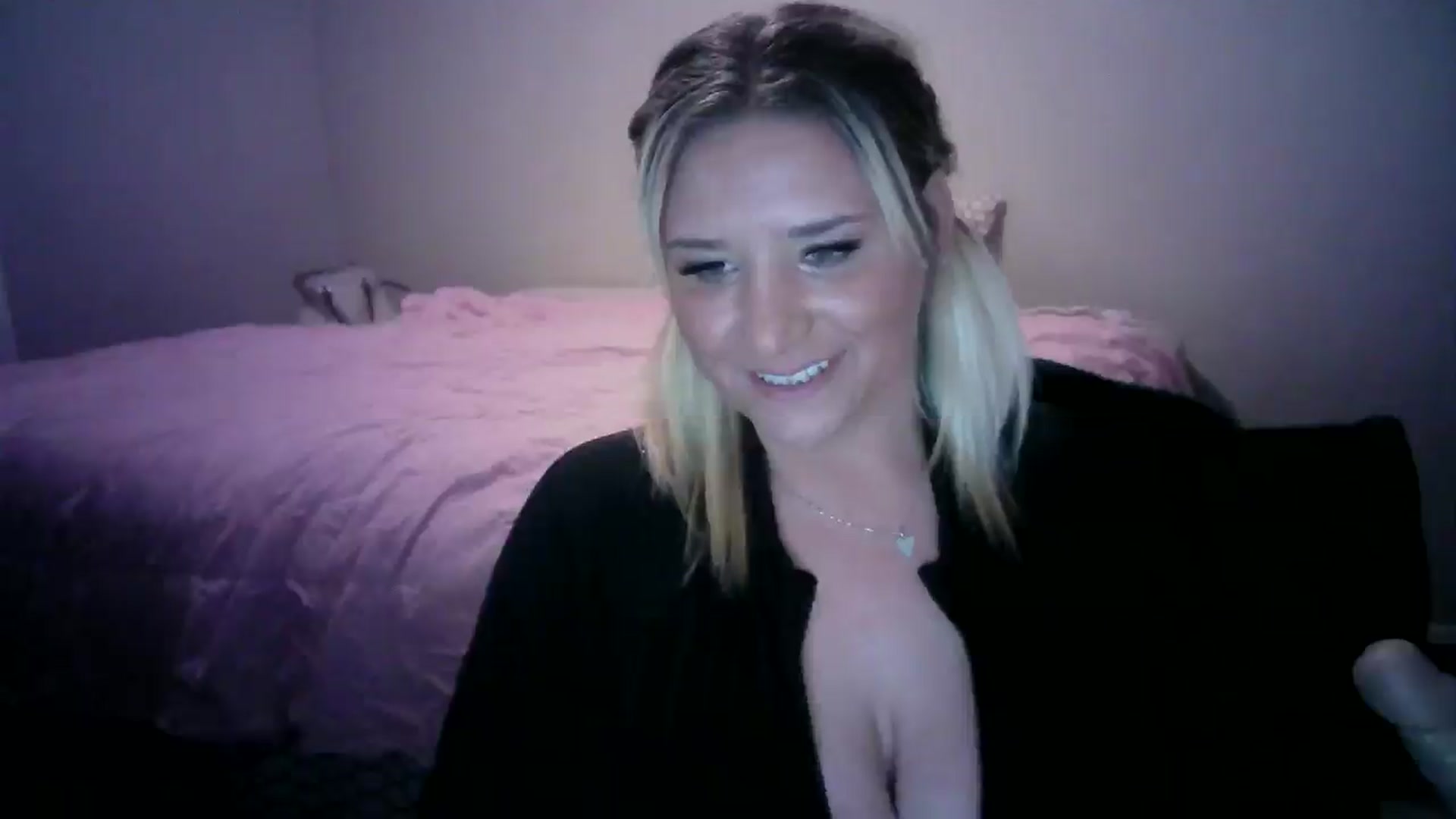 Gallery image thumbnail from LusciousLindz's myfreecams stream on, 12/30/2024, 05:35 image 8 of 20