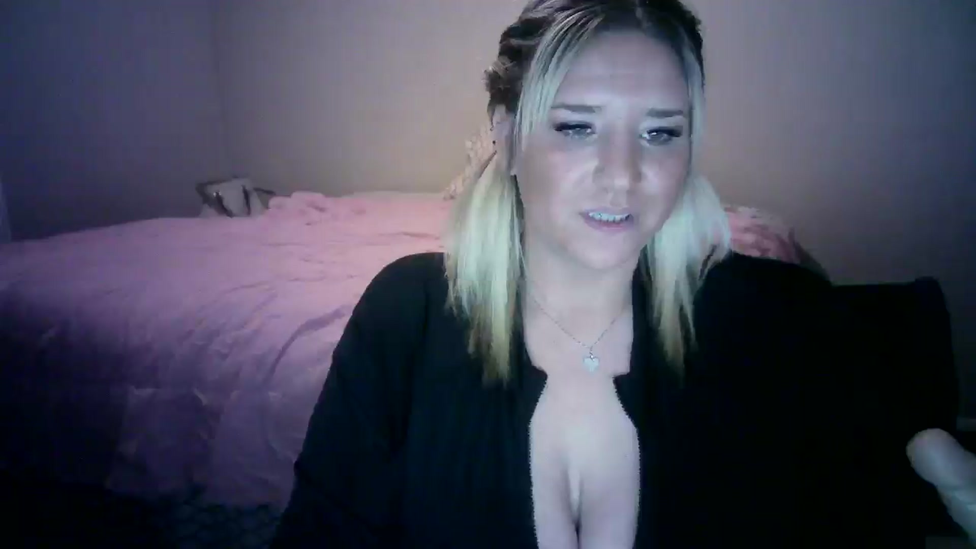 Gallery image thumbnail from LusciousLindz's myfreecams stream on, 12/30/2024, 05:35 image 13 of 20