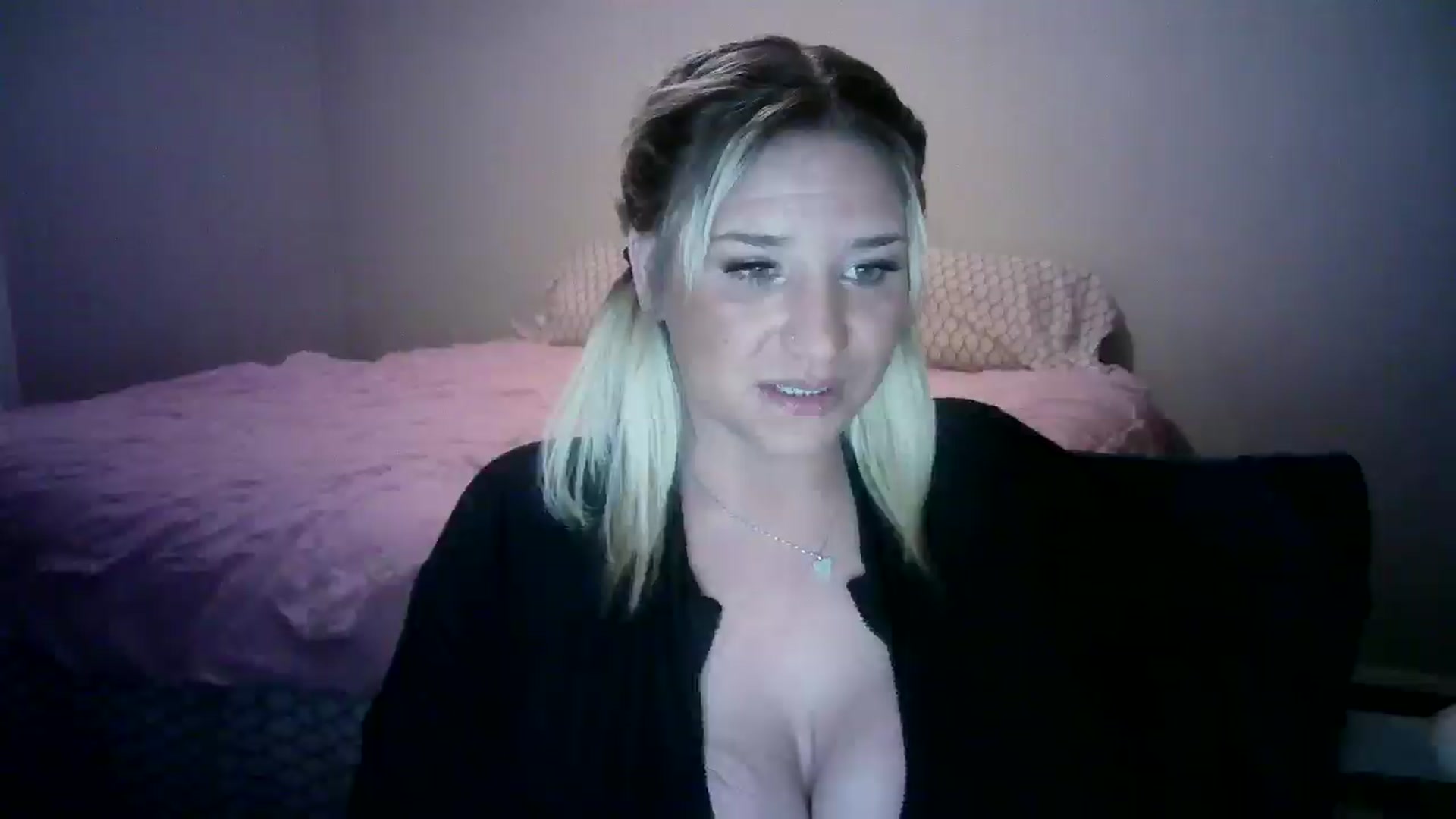 Gallery image thumbnail from LusciousLindz's myfreecams stream on, 12/31/2024, 03:47 image 2 of 20