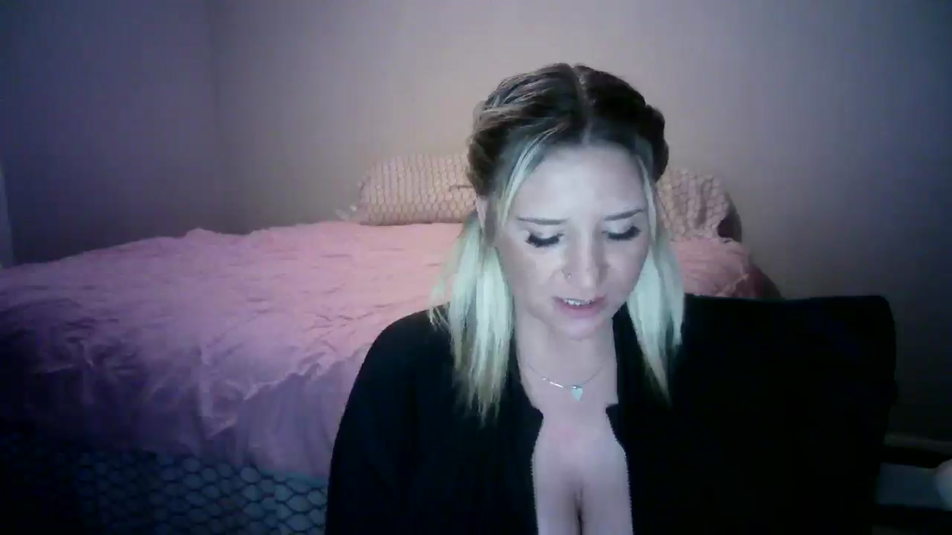 Gallery image thumbnail from LusciousLindz's myfreecams stream on, 12/31/2024, 03:47 image 19 of 20