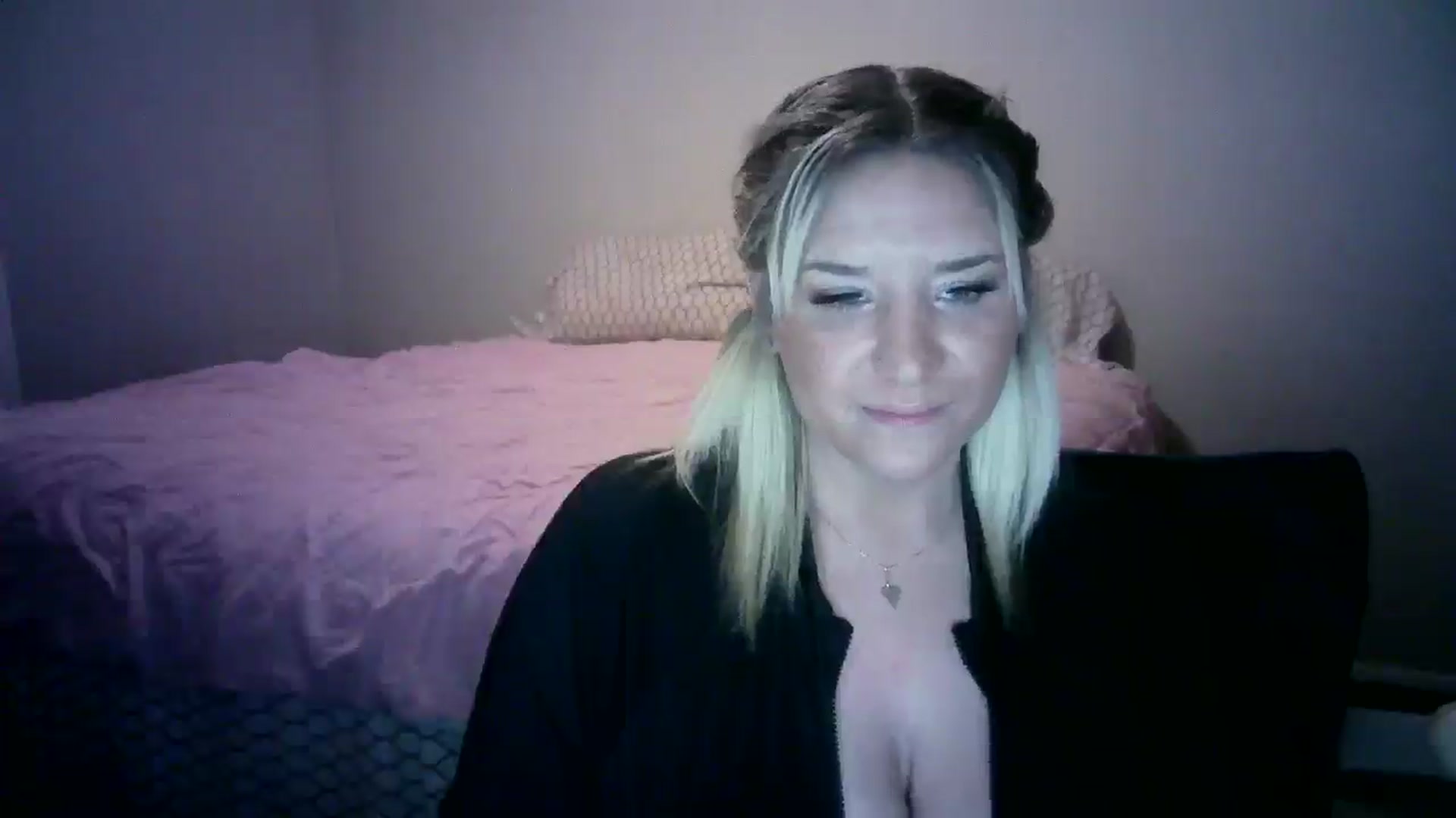 Gallery image thumbnail from LusciousLindz's myfreecams stream on, 12/31/2024, 04:23 image 15 of 20