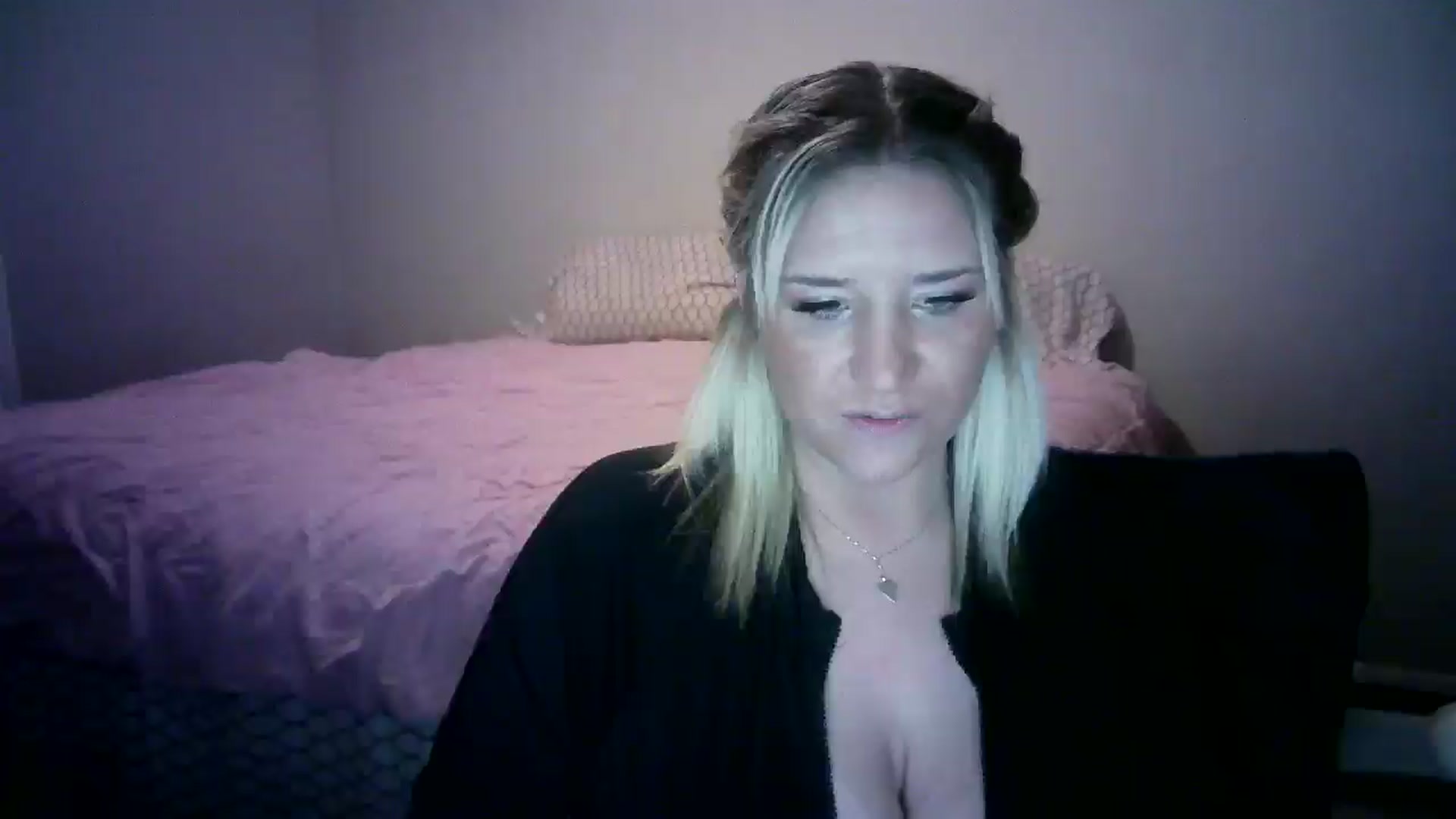 Gallery image thumbnail from LusciousLindz's myfreecams stream on, 12/31/2024, 04:23 image 10 of 20