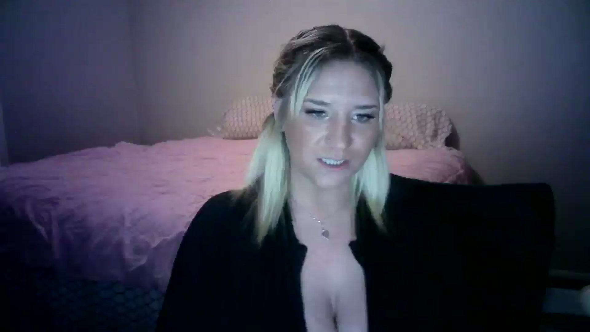 Gallery image thumbnail from LusciousLindz's myfreecams stream on, 12/31/2024, 04:23 image 12 of 20