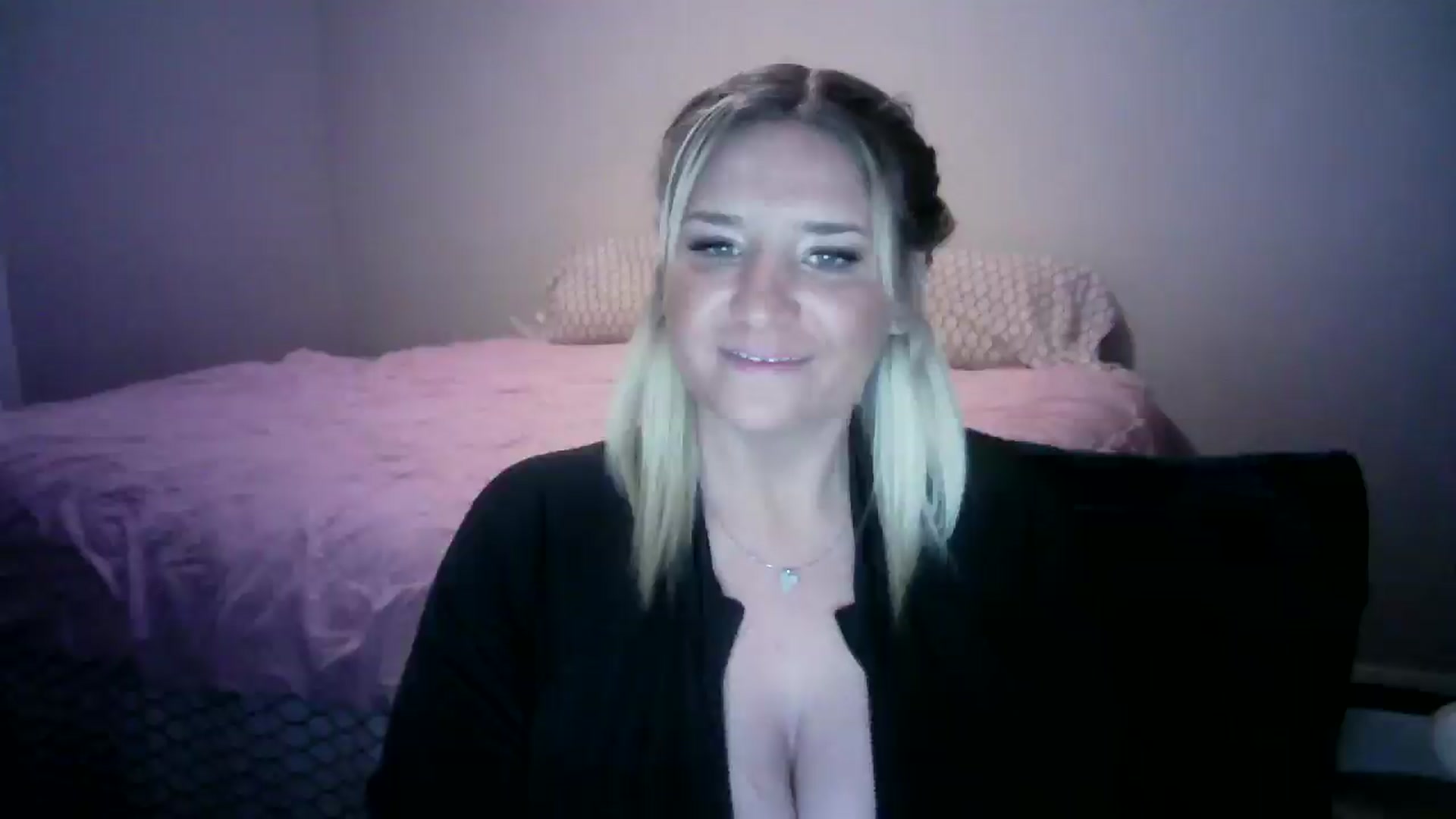 Gallery image thumbnail from LusciousLindz's myfreecams stream on, 12/31/2024, 04:23 image 1 of 20