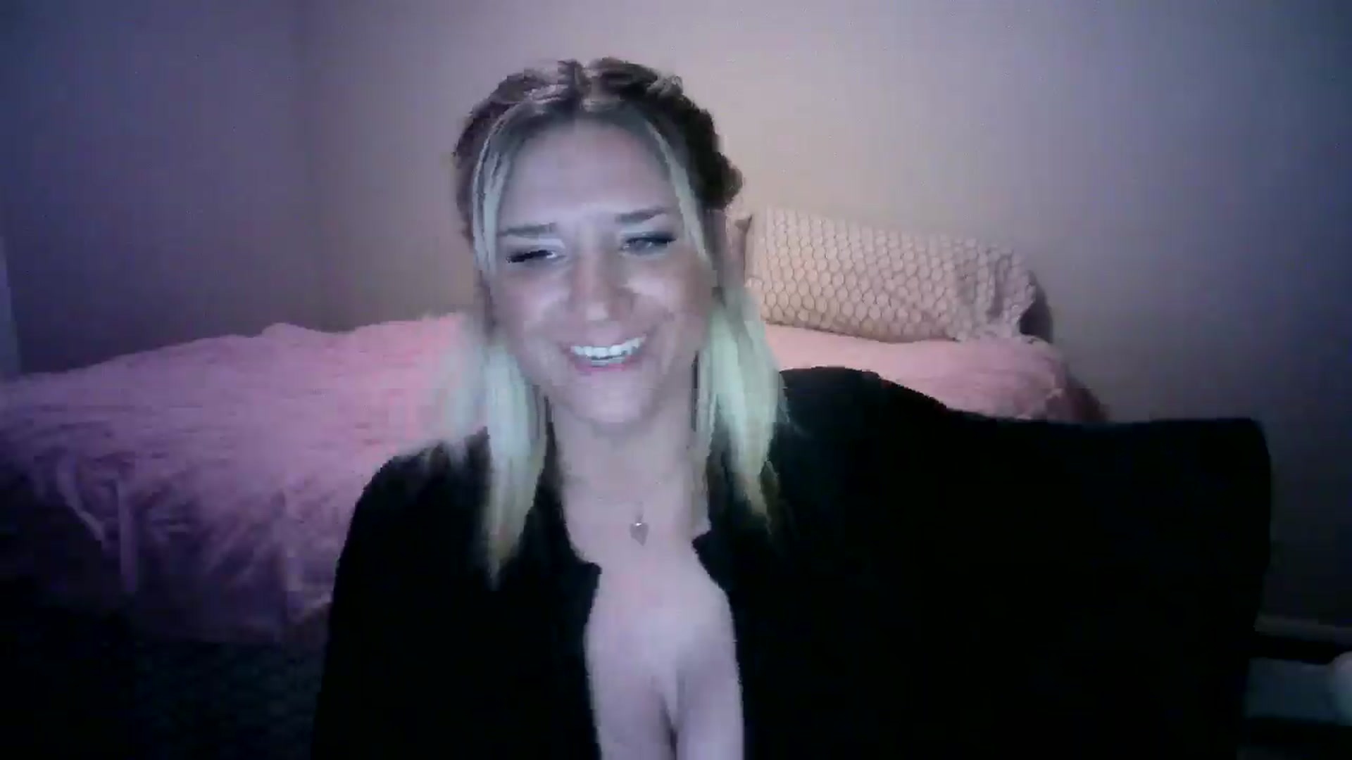 Gallery image thumbnail from LusciousLindz's myfreecams stream on, 12/31/2024, 04:23 image 13 of 20
