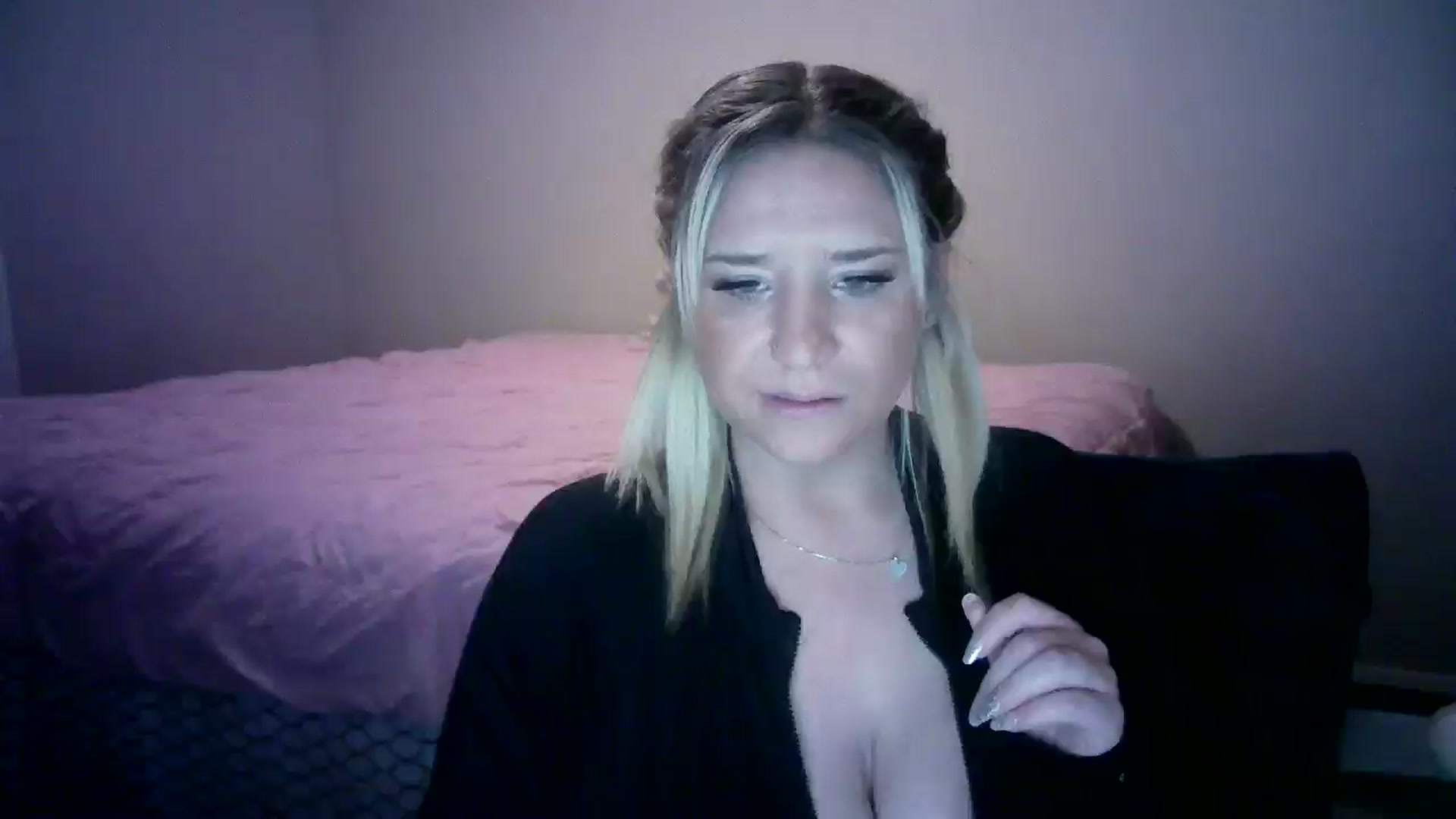 Gallery image thumbnail from LusciousLindz's myfreecams stream on, 12/31/2024, 05:46 image 1 of 20