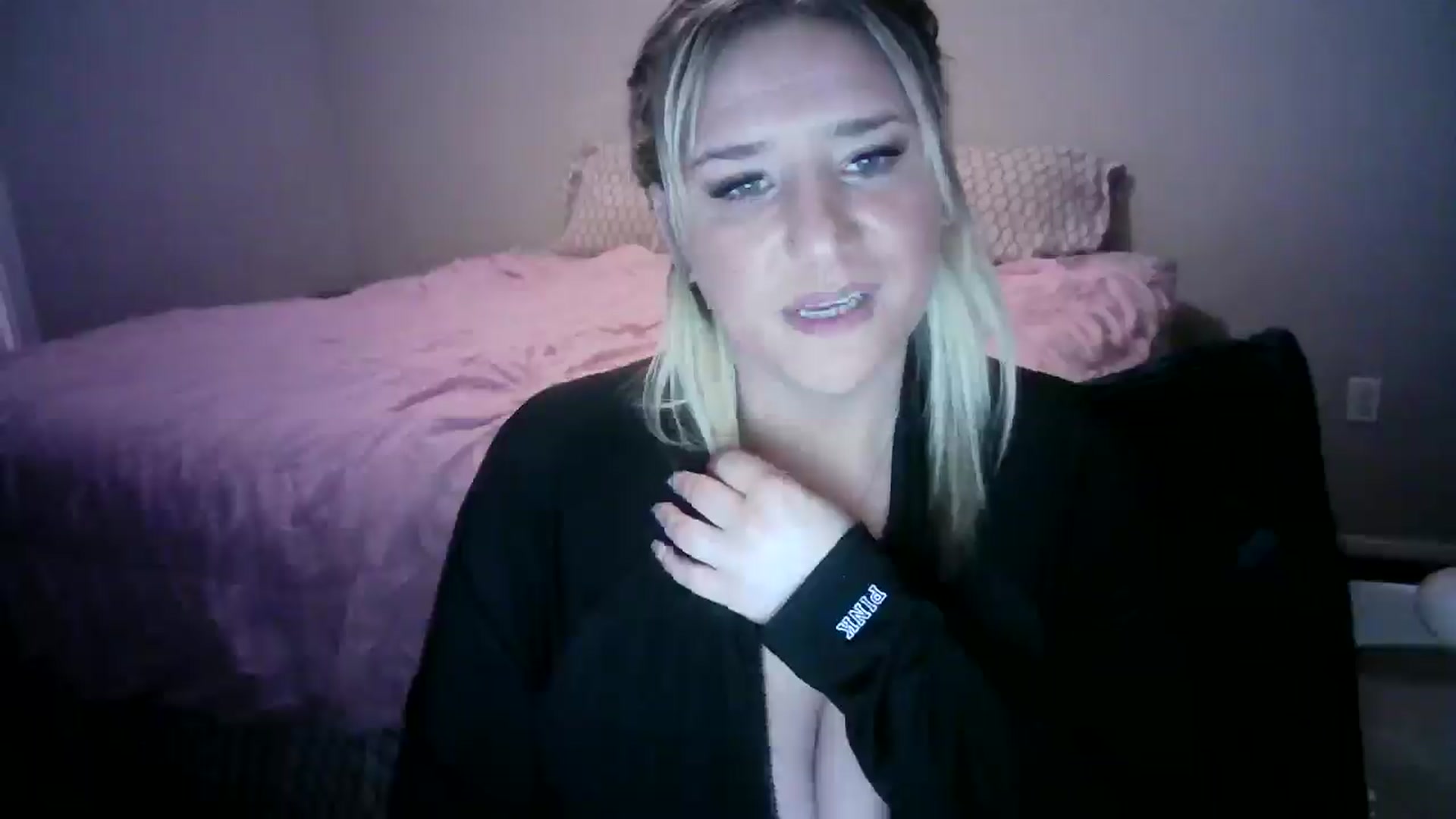 Gallery image thumbnail from LusciousLindz's myfreecams stream on, 01/01/2025, 01:49 image 3 of 20