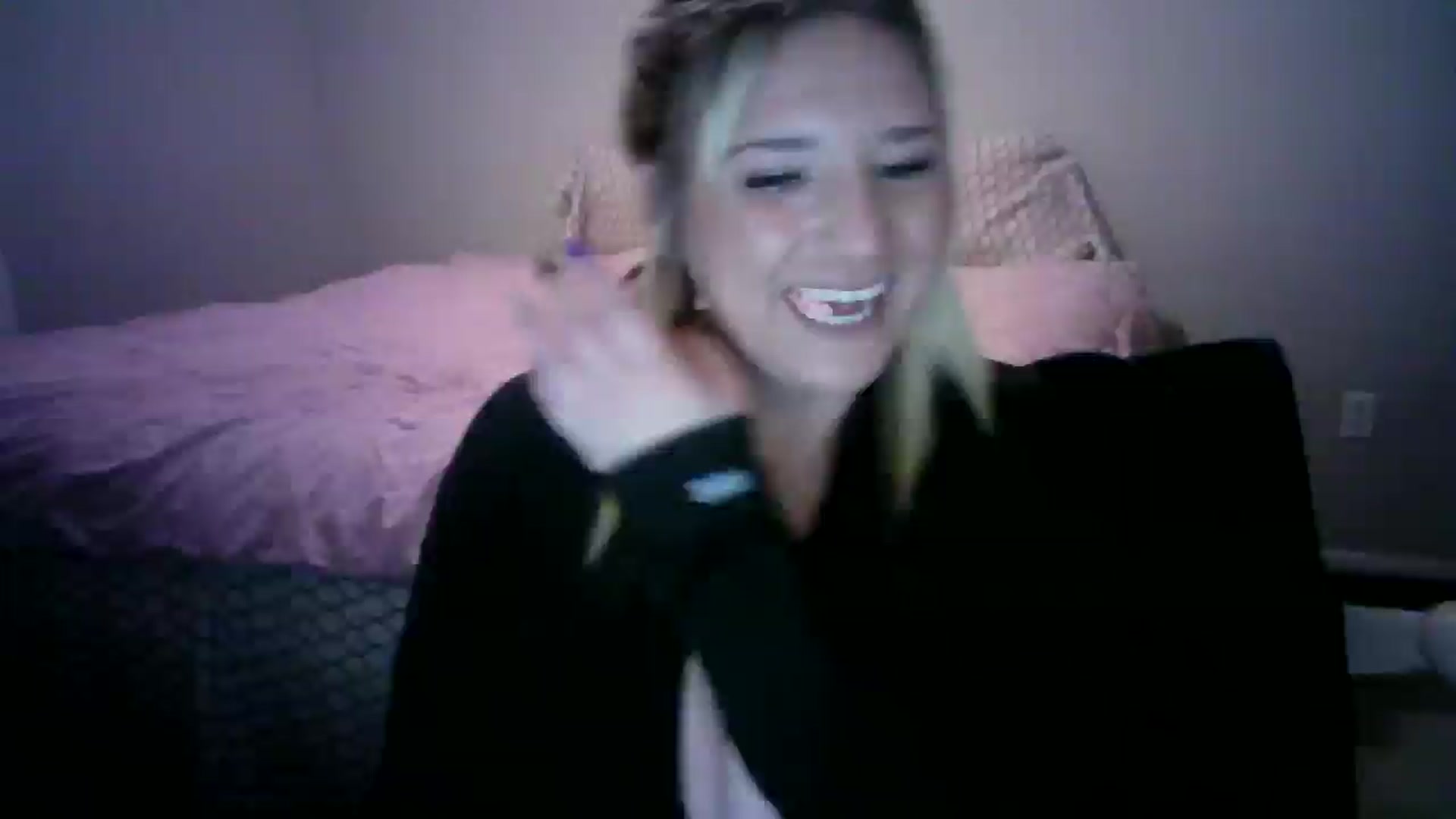 Gallery image thumbnail from LusciousLindz's myfreecams stream on, 01/04/2025, 03:40 image 2 of 20