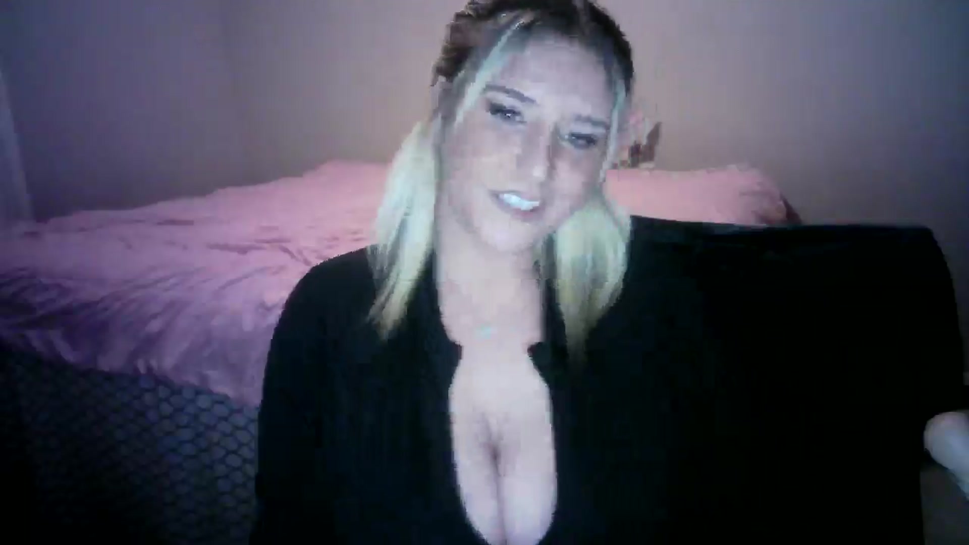 Gallery image thumbnail from LusciousLindz's myfreecams stream on, 01/05/2025, 06:50 image 15 of 20