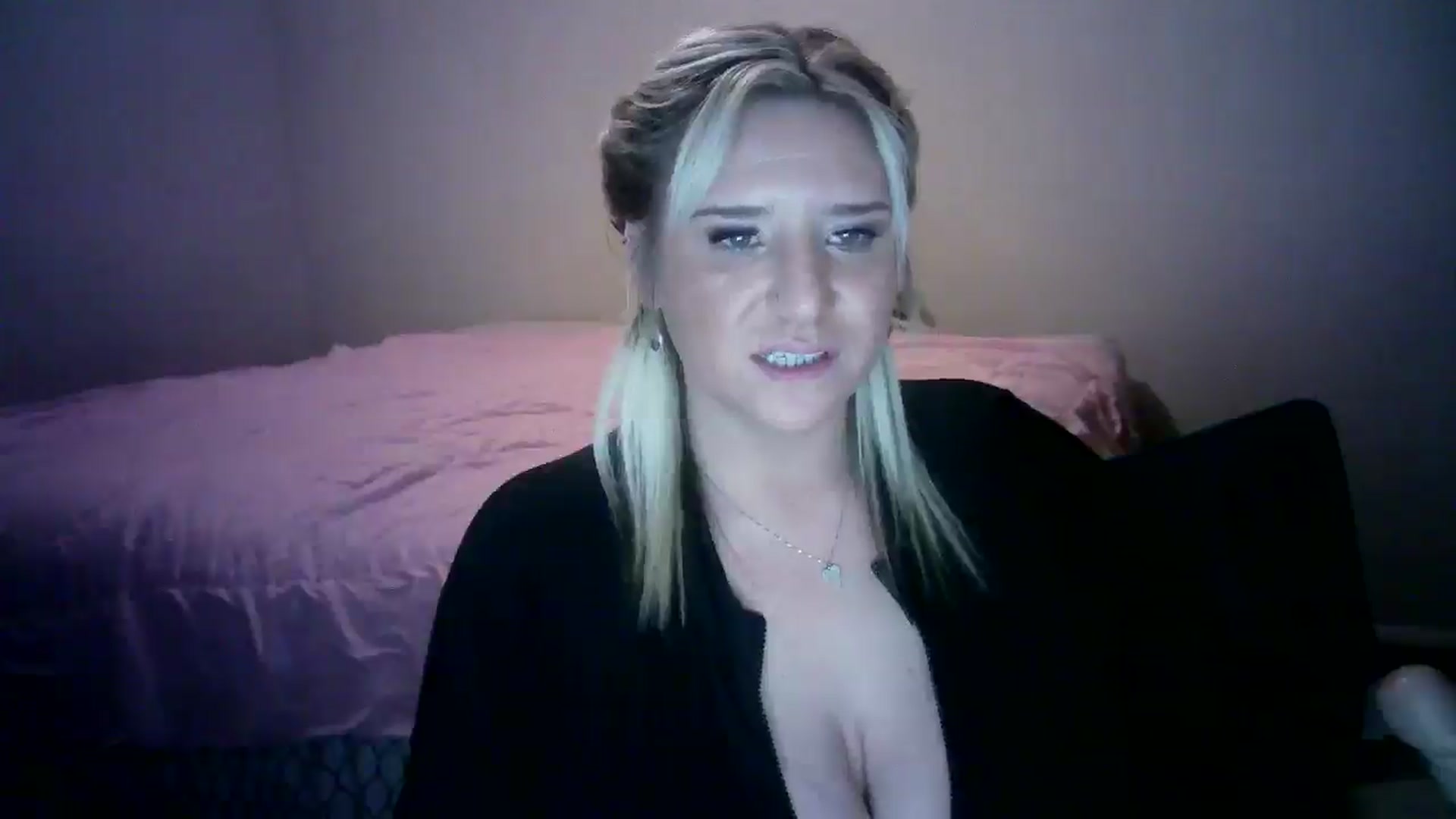 Gallery image thumbnail from LusciousLindz's myfreecams stream on, 01/14/2025, 03:24 image 8 of 20