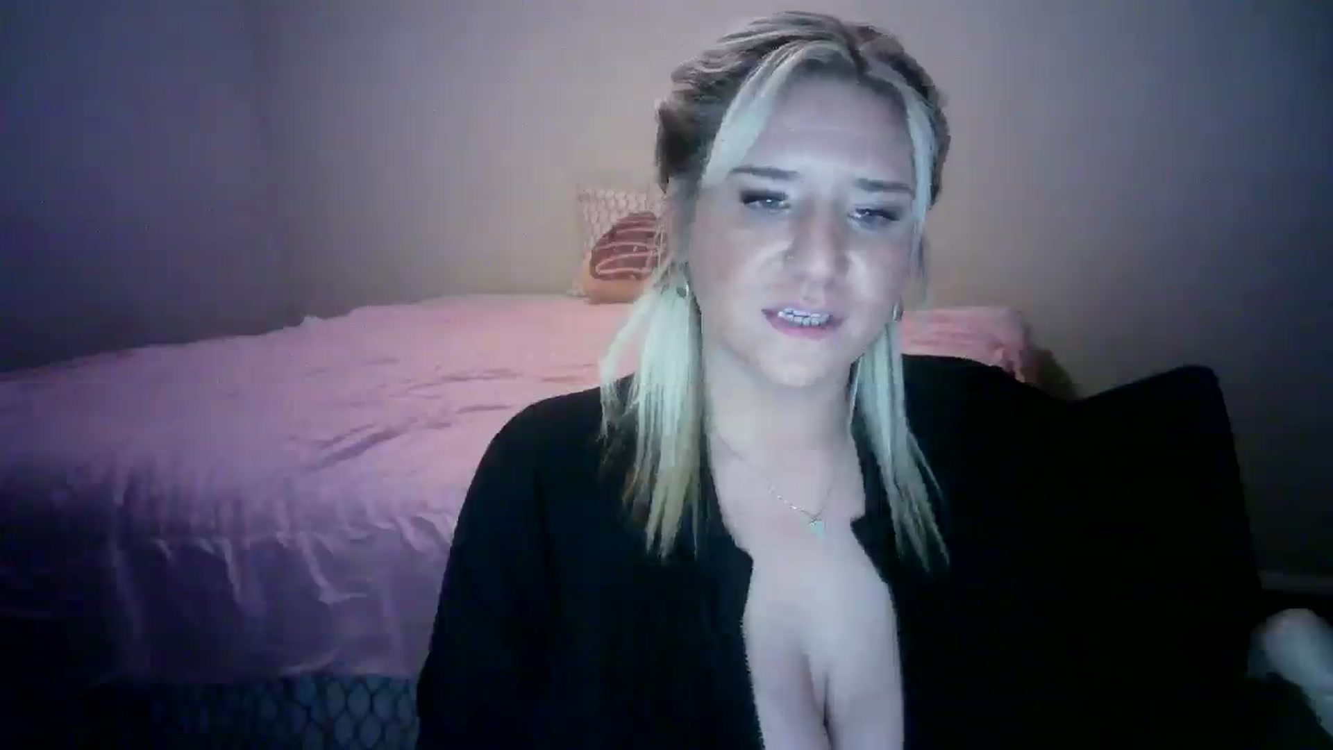 Gallery image thumbnail from LusciousLindz's myfreecams stream on, 01/14/2025, 03:24 image 6 of 20