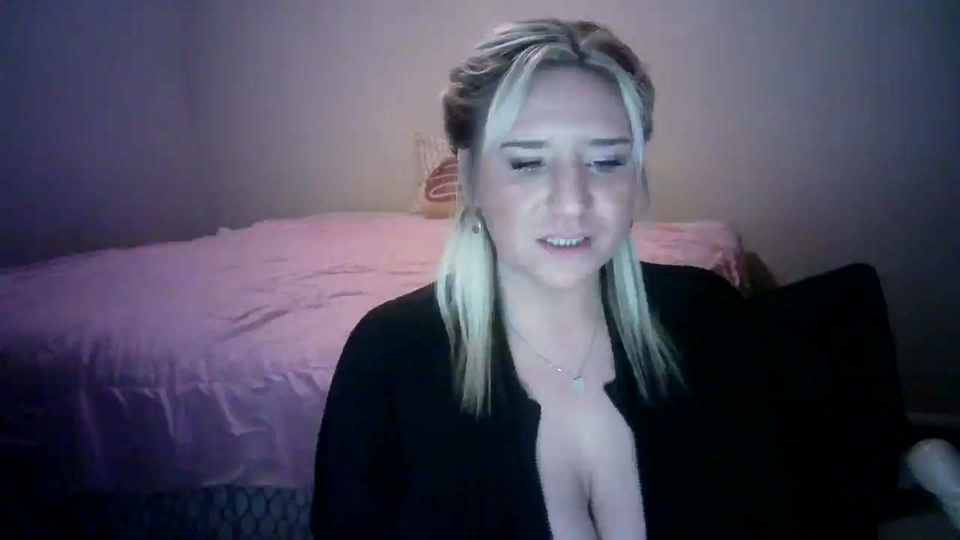 Gallery image thumbnail from LusciousLindz's myfreecams stream on, 01/14/2025, 03:24 image 9 of 20