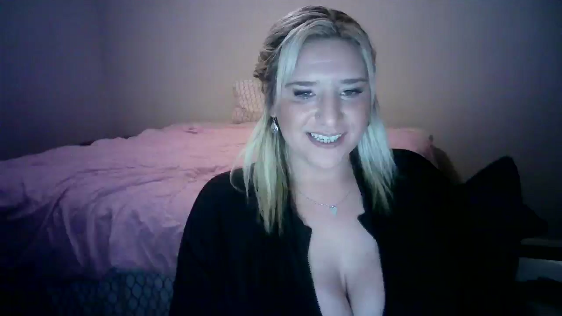 Gallery image thumbnail from LusciousLindz's myfreecams stream on, 01/15/2025, 23:56 image 8 of 20