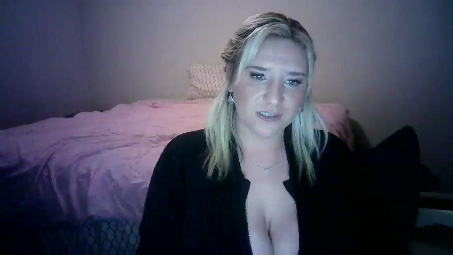 Gallery image thumbnail from LusciousLindz's myfreecams stream on, 01/15/2025, 23:56 image 11 of 20