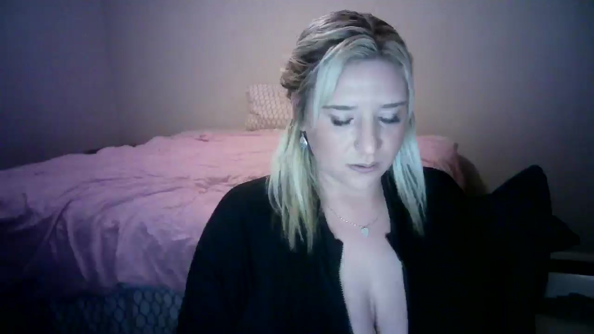 Gallery image thumbnail from LusciousLindz's myfreecams stream on, 01/15/2025, 23:56 image 3 of 20