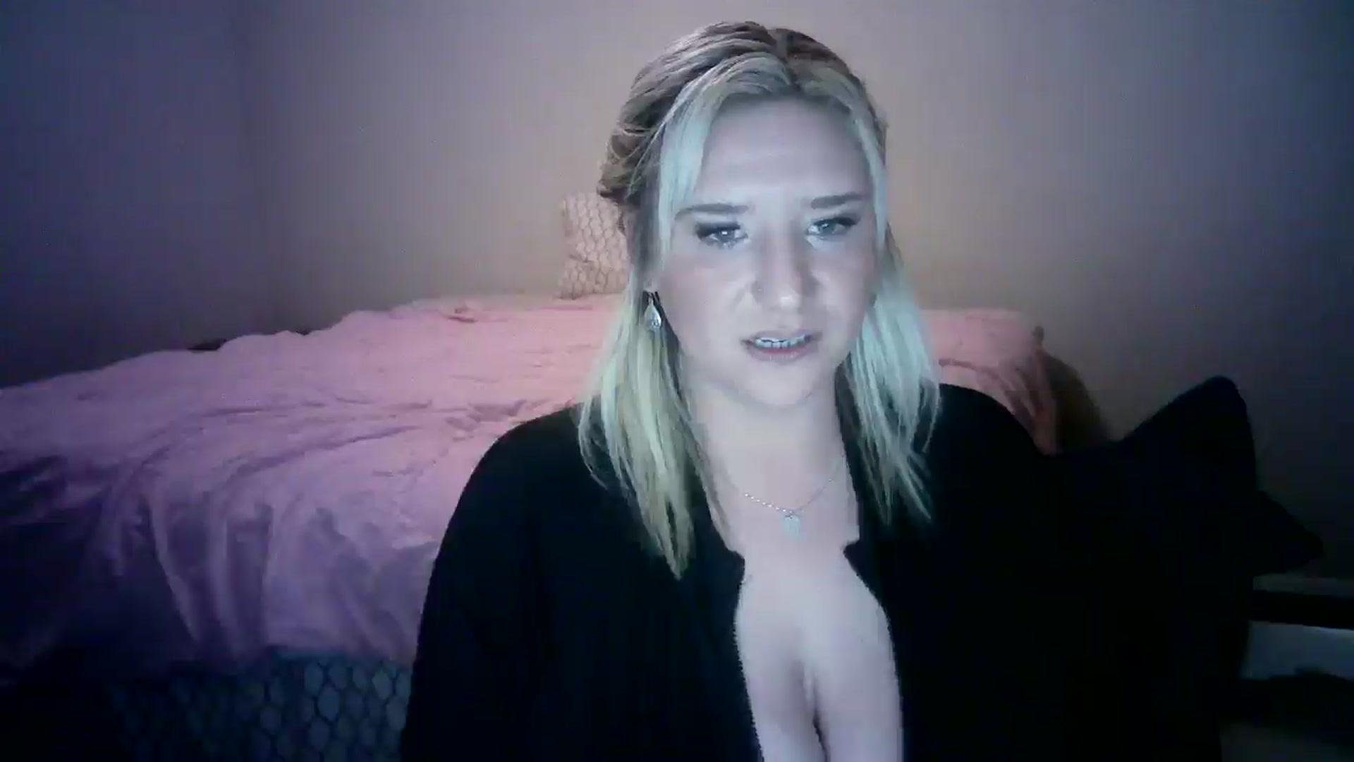 Gallery image thumbnail from LusciousLindz's myfreecams stream on, 01/15/2025, 23:56 image 17 of 20