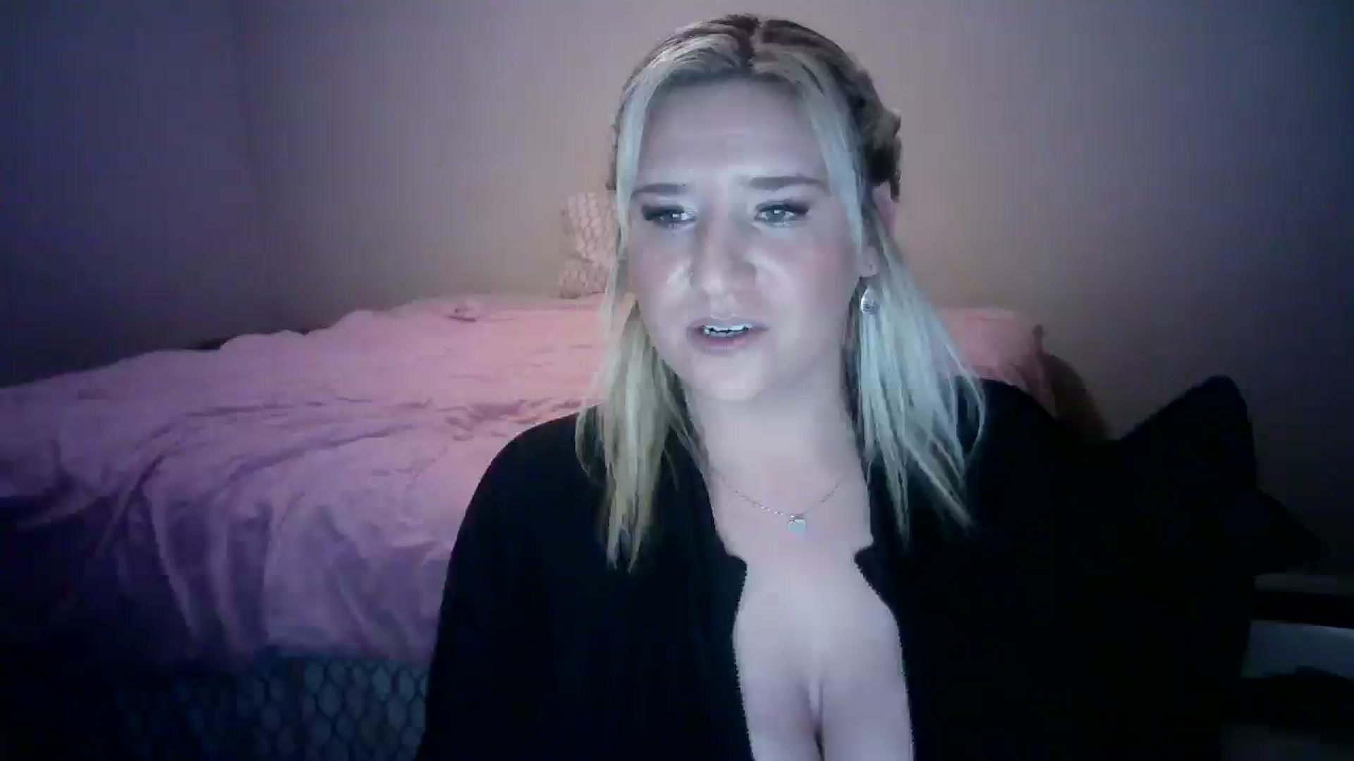 Gallery image thumbnail from LusciousLindz's myfreecams stream on, 01/15/2025, 23:56 image 9 of 20