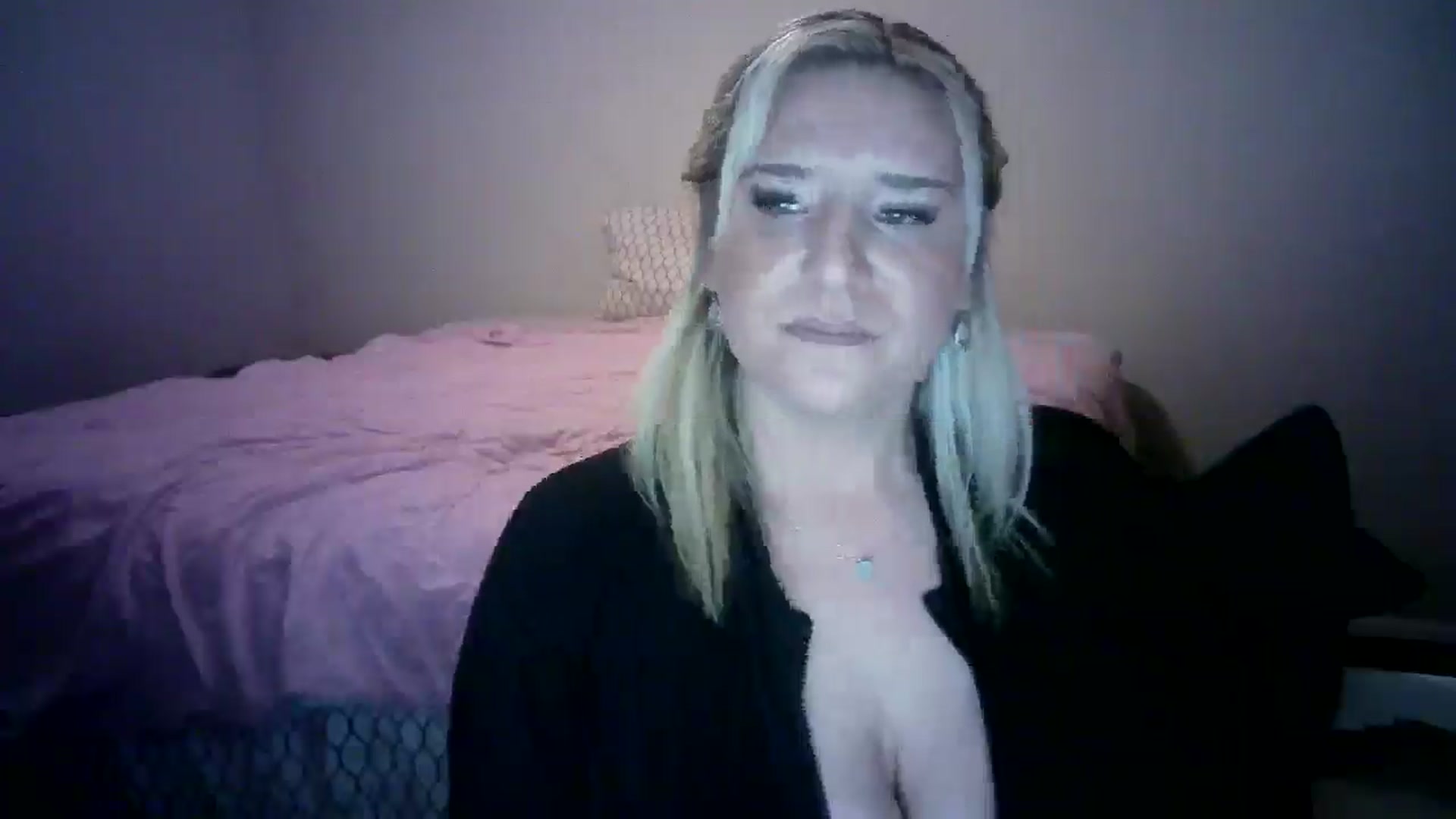 Gallery image thumbnail from LusciousLindz's myfreecams stream on, 01/15/2025, 23:56 image 18 of 20