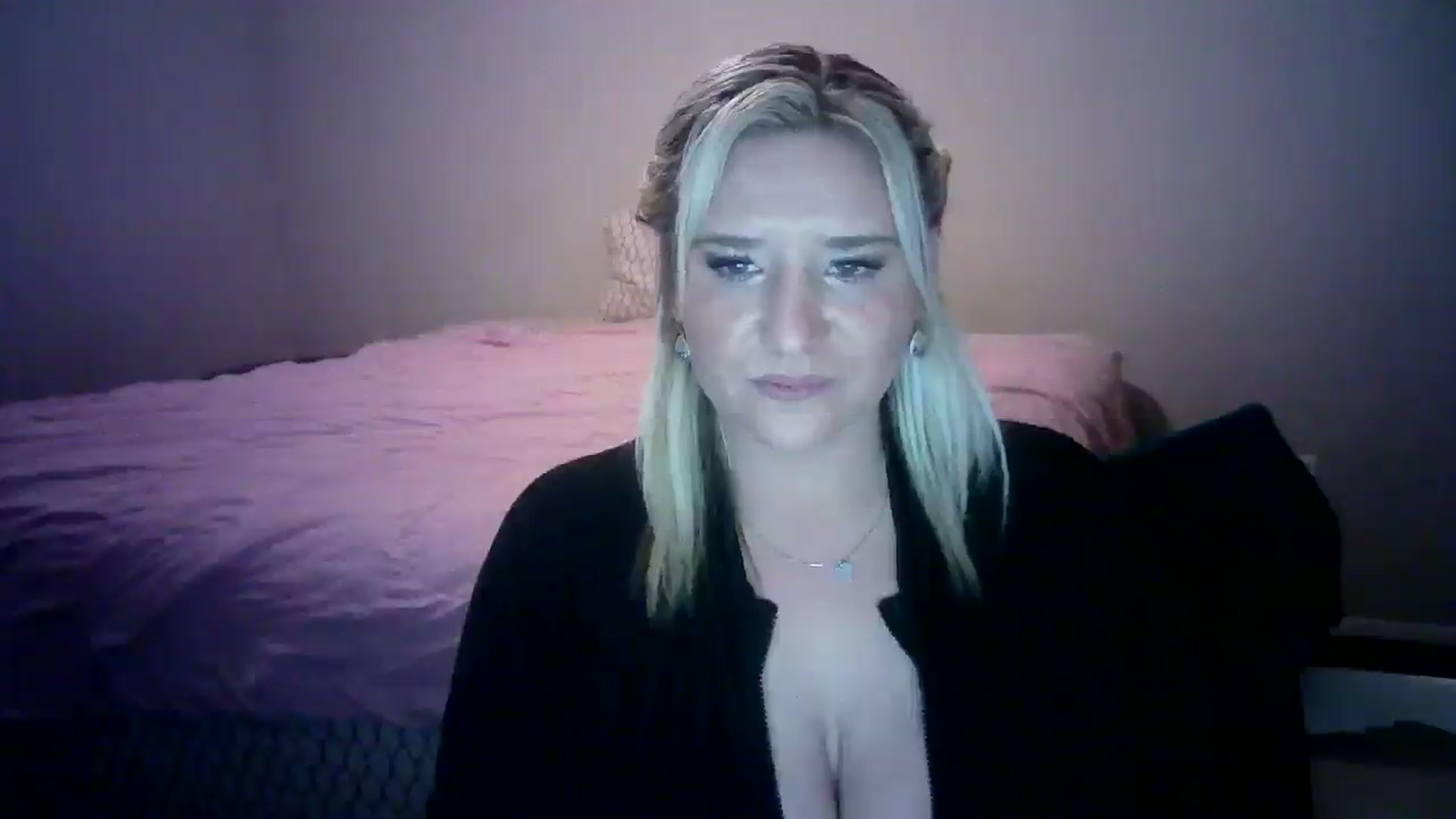 Gallery image thumbnail from LusciousLindz's myfreecams stream on, 01/16/2025, 02:41 image 16 of 20