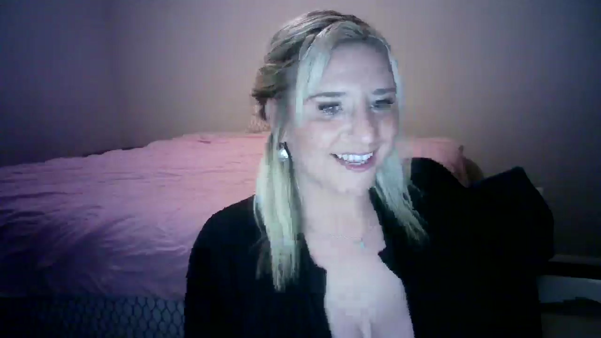 Gallery image thumbnail from LusciousLindz's myfreecams stream on, 01/16/2025, 02:41 image 14 of 20