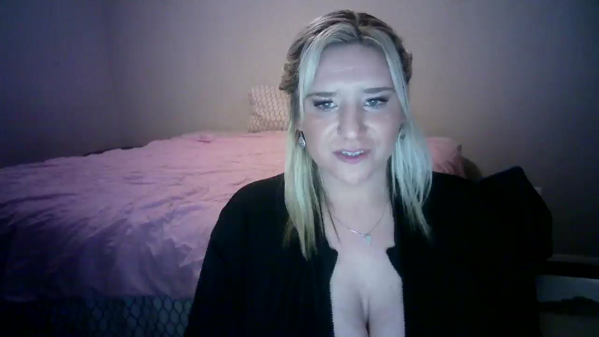 Gallery image thumbnail from LusciousLindz's myfreecams stream on, 01/16/2025, 02:41 image 19 of 20