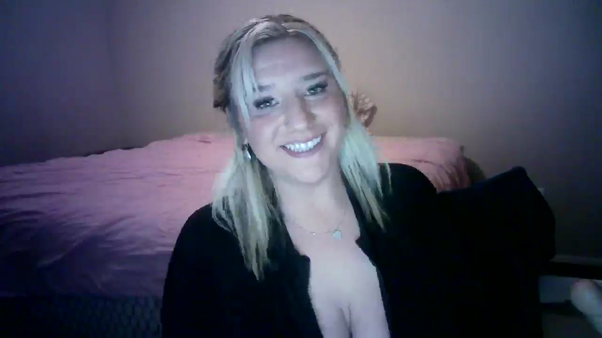 Gallery image thumbnail from LusciousLindz's myfreecams stream on, 01/16/2025, 02:41 image 7 of 20