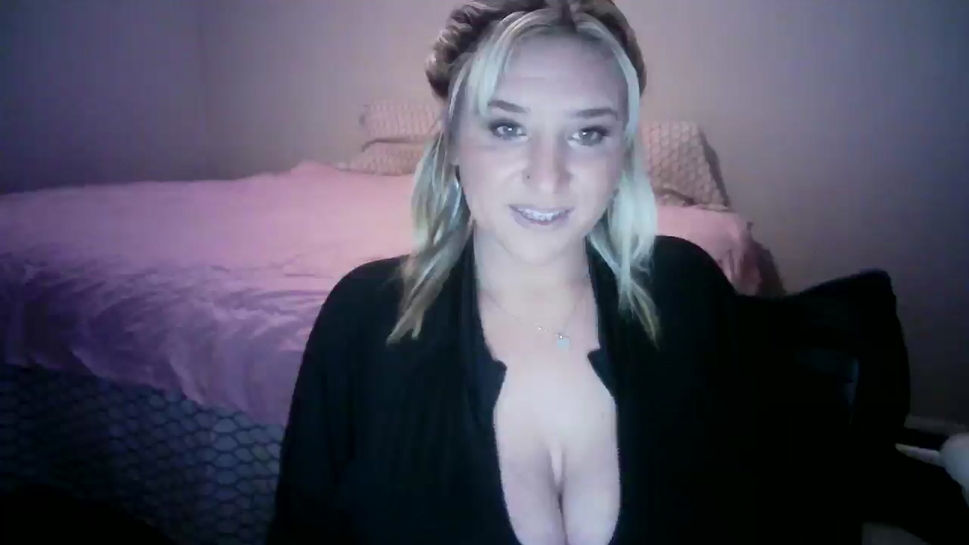 Gallery image thumbnail from LusciousLindz's myfreecams stream on, 01/20/2025, 24:16 image 1 of 20