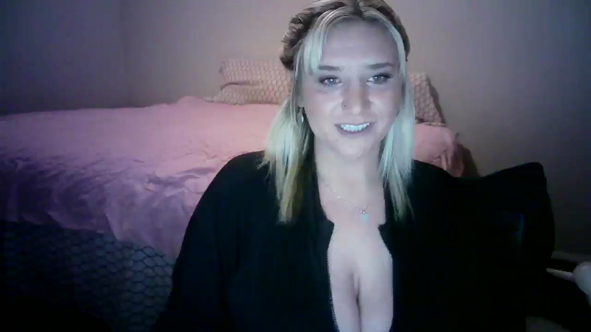 Gallery image thumbnail from LusciousLindz's myfreecams stream on, 01/20/2025, 24:46 image 4 of 20