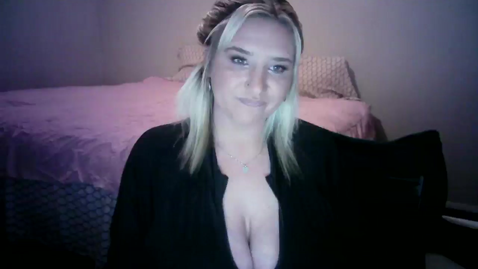 Gallery image thumbnail from LusciousLindz's myfreecams stream on, 01/20/2025, 01:50 image 10 of 20