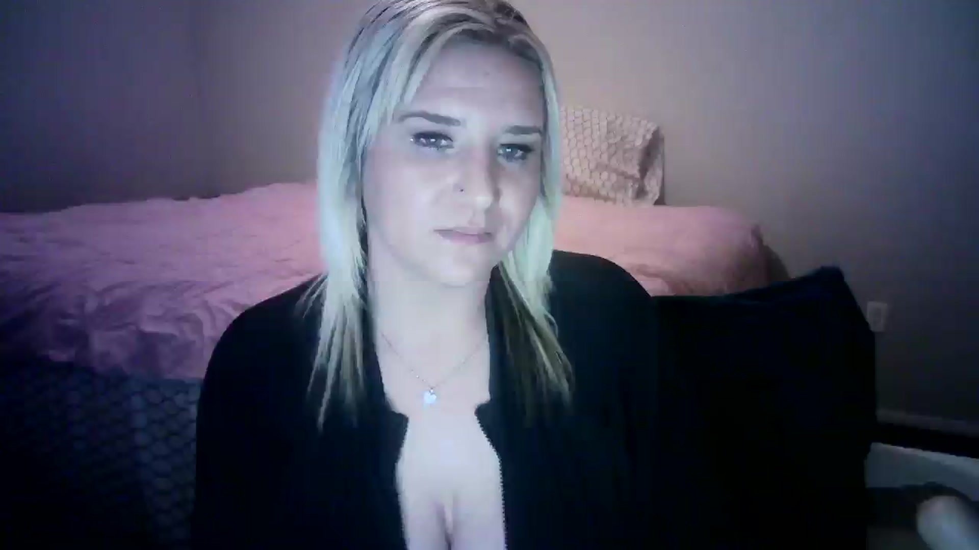 Gallery image thumbnail from LusciousLindz's myfreecams stream on, 01/27/2025, 04:03 image 12 of 20