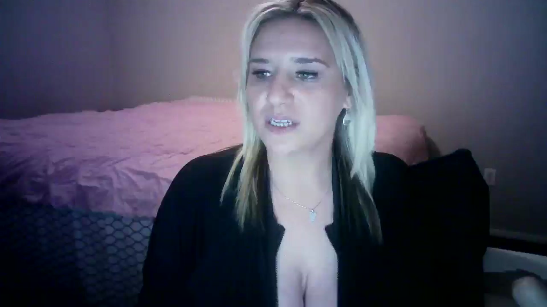 Gallery image thumbnail from LusciousLindz's myfreecams stream on, 01/27/2025, 04:03 image 6 of 20