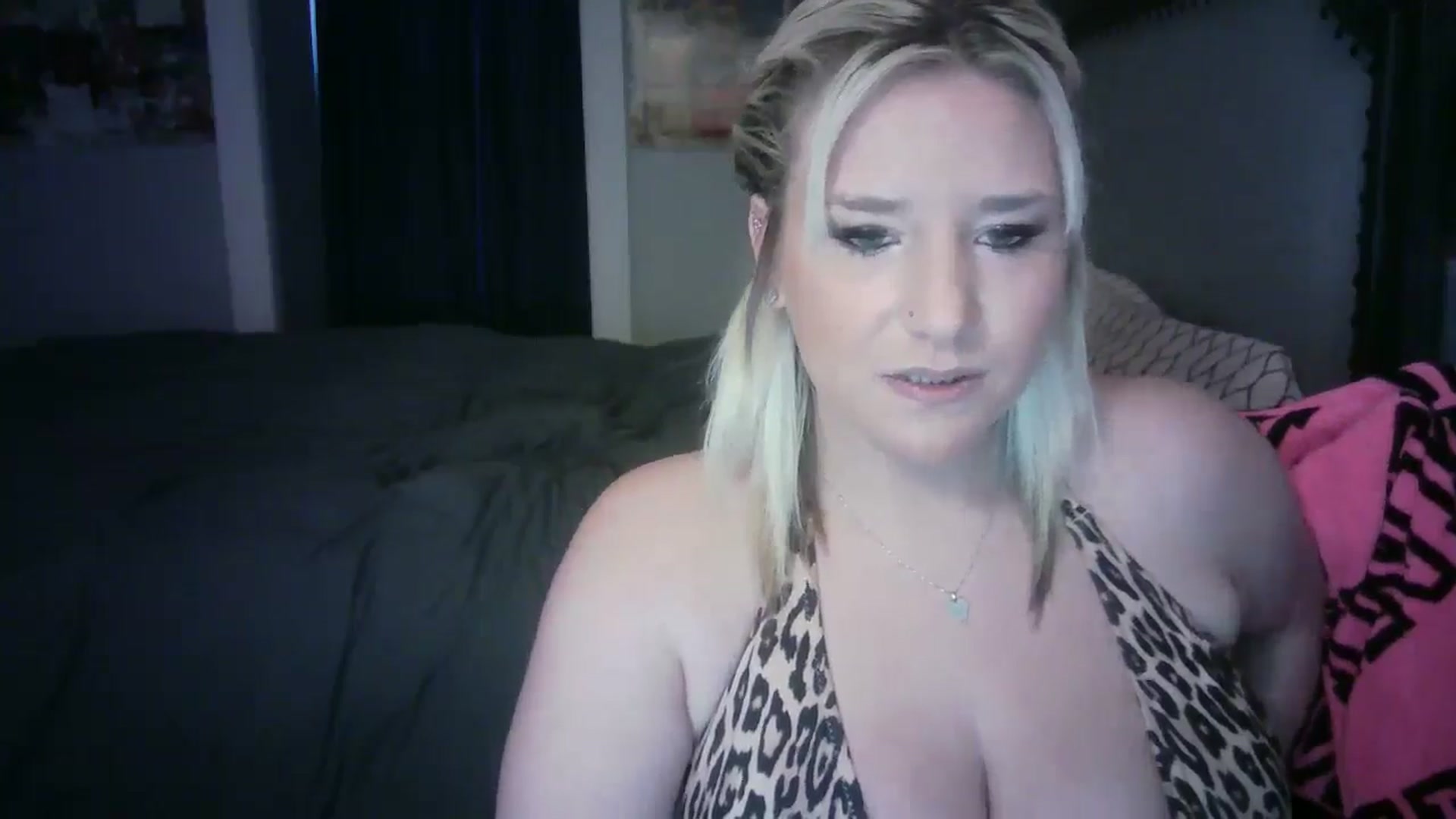 Gallery image thumbnail from LusciousLindz's myfreecams stream on, 04/24/2025, 16:54 image 17 of 20