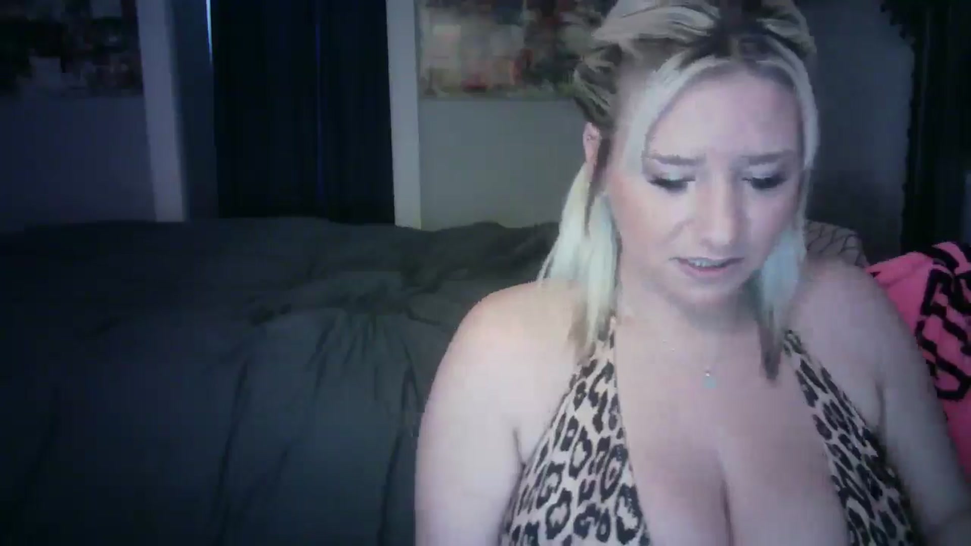 Gallery image thumbnail from LusciousLindz's myfreecams stream on, 04/24/2025, 16:54 image 9 of 20