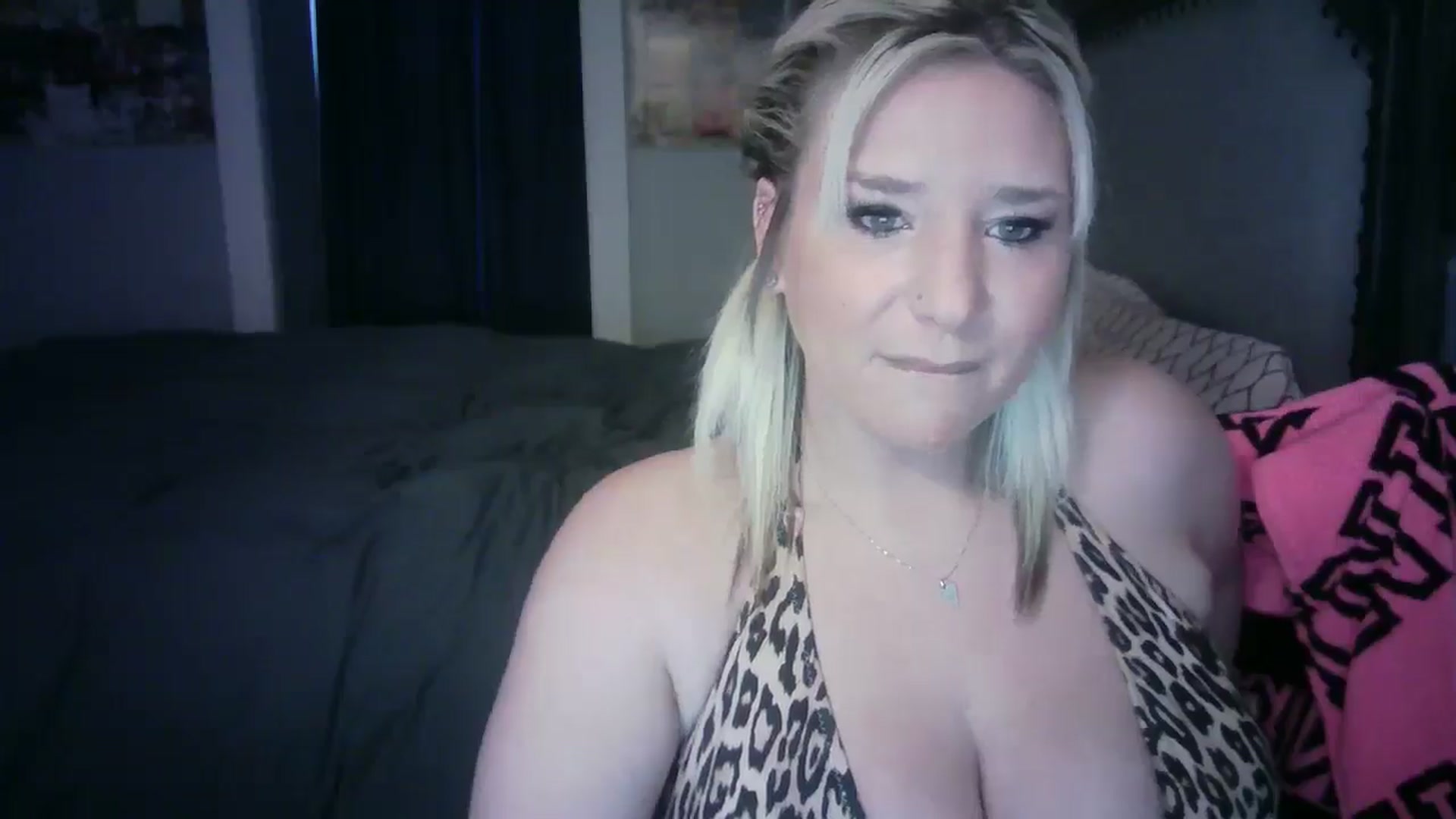 Gallery image thumbnail from LusciousLindz's myfreecams stream on, 04/24/2025, 16:54 image 7 of 20
