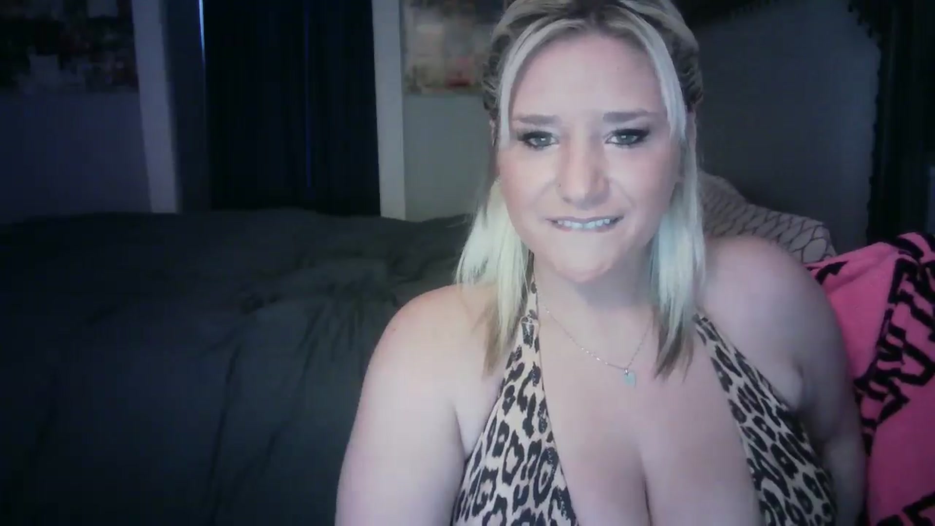 Gallery image thumbnail from LusciousLindz's myfreecams stream on, 04/24/2025, 16:54 image 15 of 20