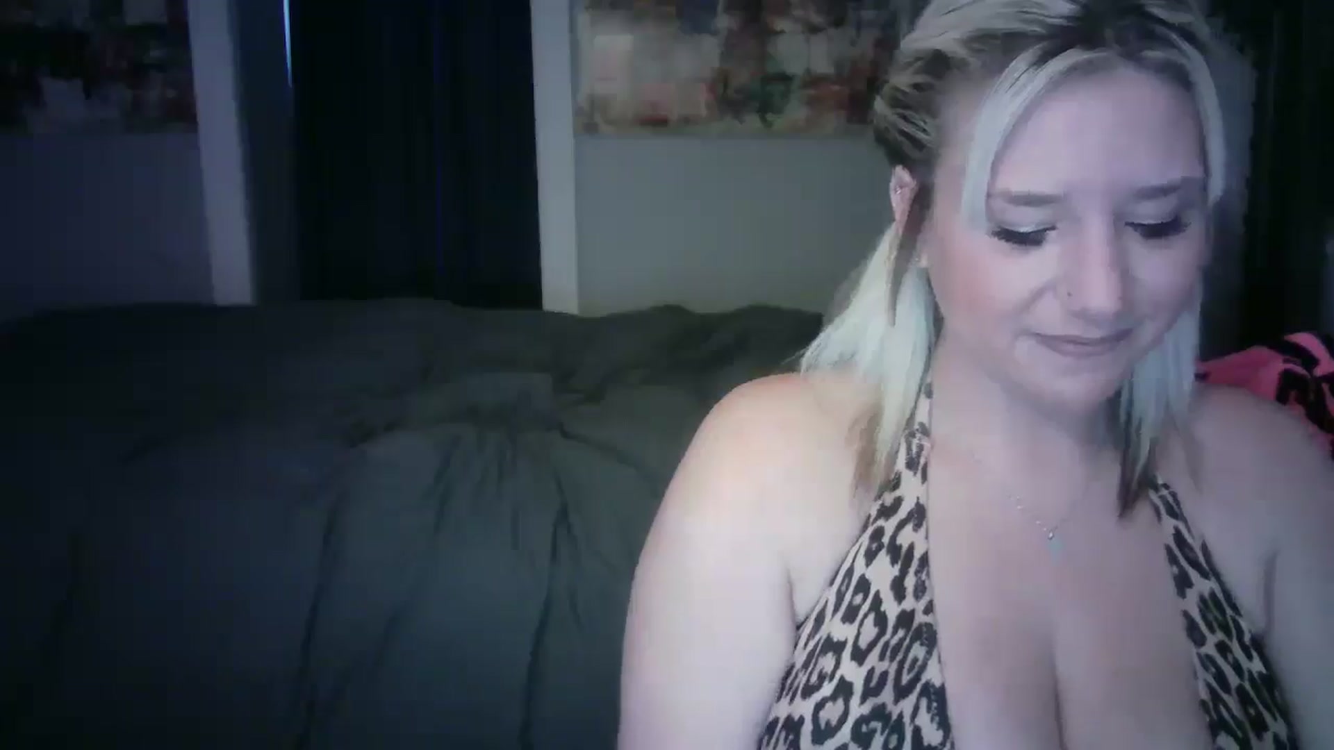 Gallery image thumbnail from LusciousLindz's myfreecams stream on, 04/24/2025, 16:54 image 12 of 20
