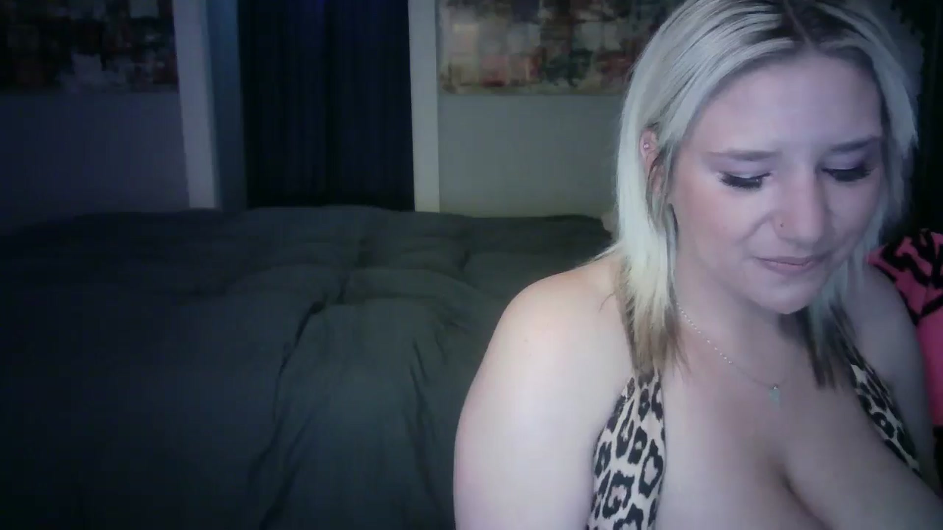 Gallery image thumbnail from LusciousLindz's myfreecams stream on, 04/25/2025, 17:28 image 14 of 20
