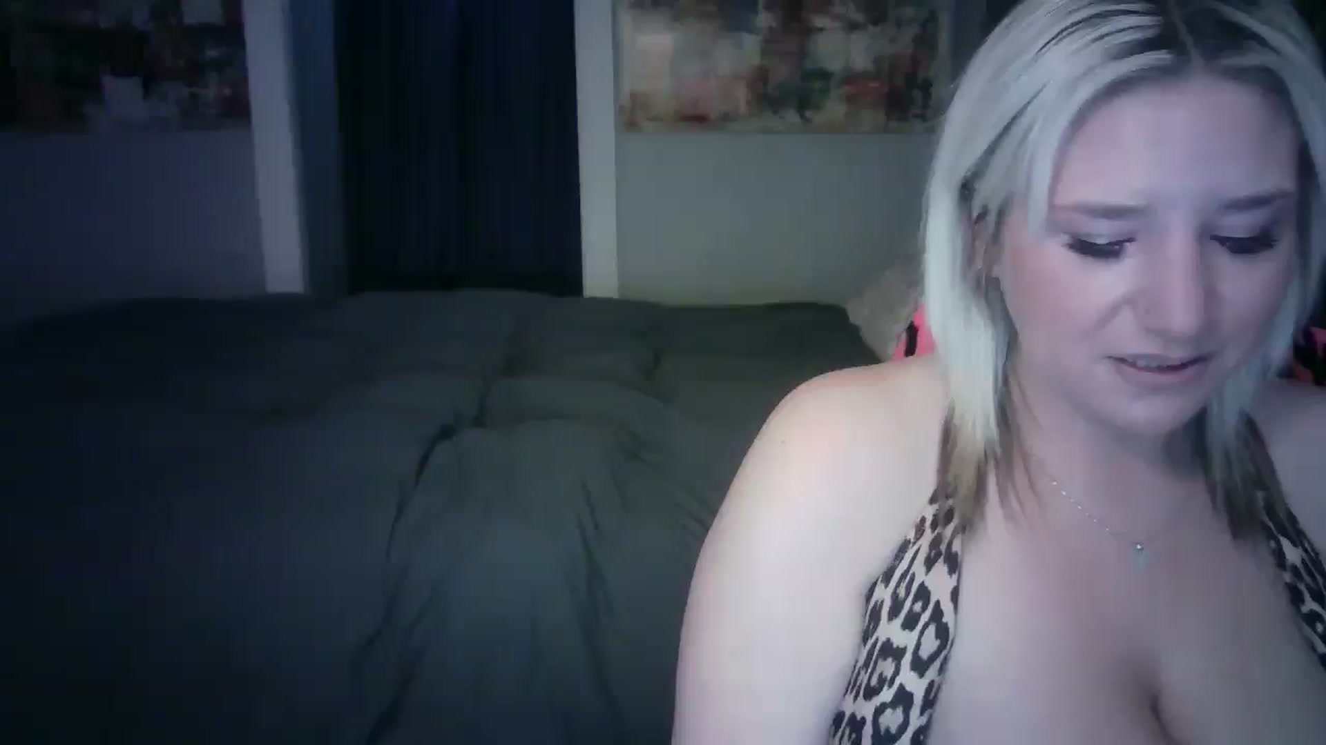 Gallery image thumbnail from LusciousLindz's myfreecams stream on, 04/25/2025, 17:28 image 7 of 20