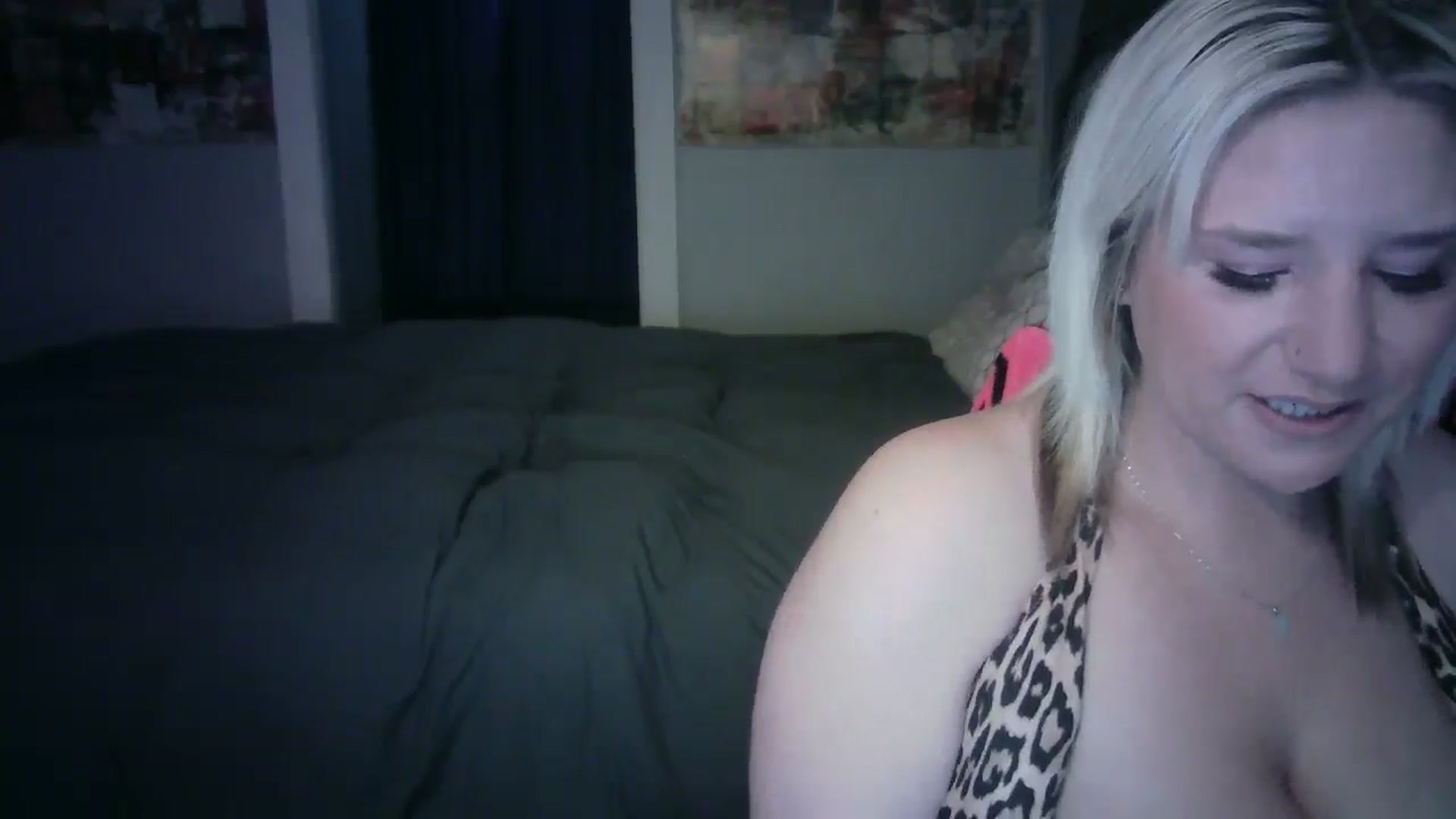 Gallery image thumbnail from LusciousLindz's myfreecams stream on, 04/25/2025, 17:28 image 3 of 20