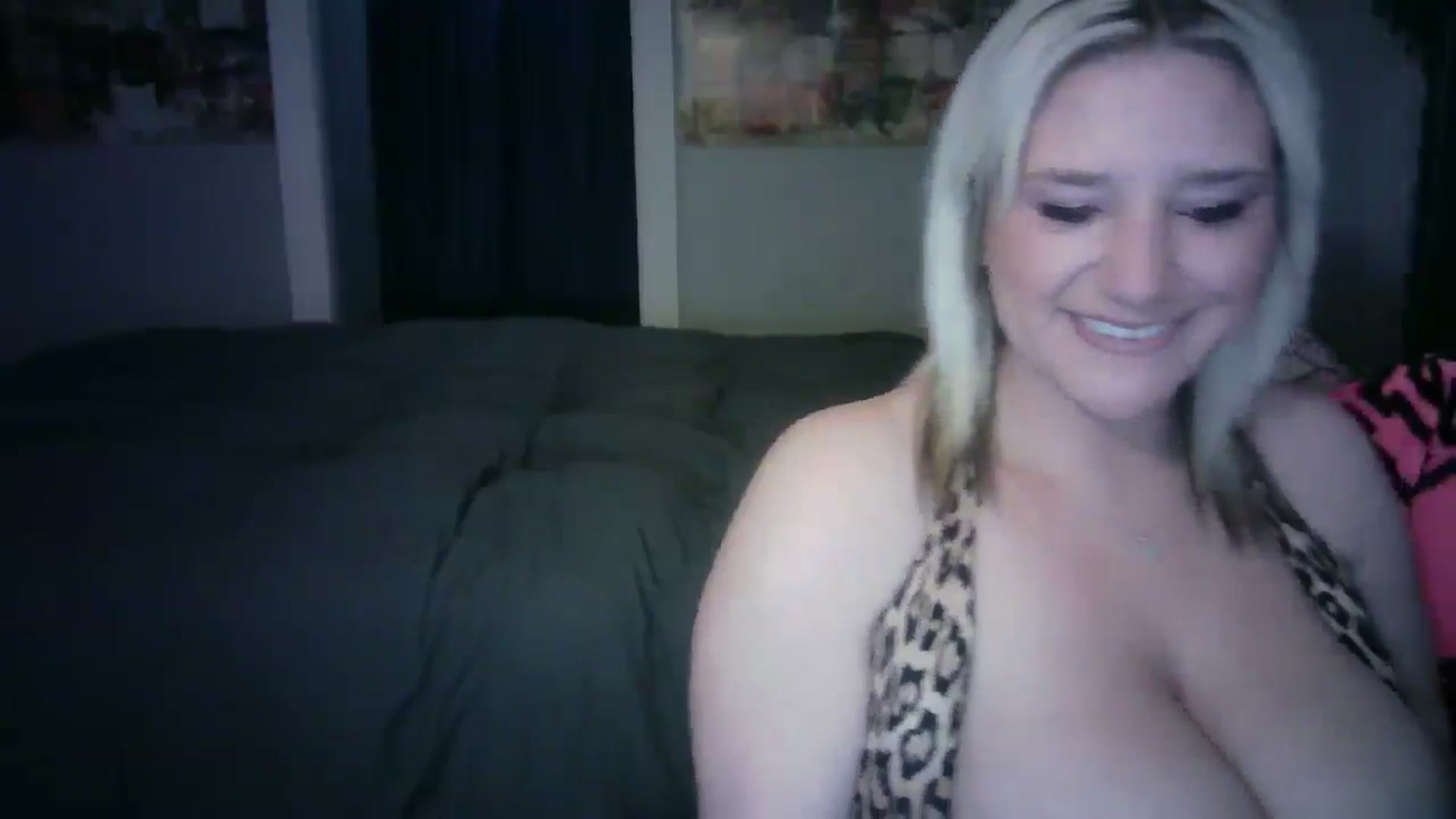 Gallery image thumbnail from LusciousLindz's myfreecams stream on, 04/25/2025, 17:28 image 4 of 20