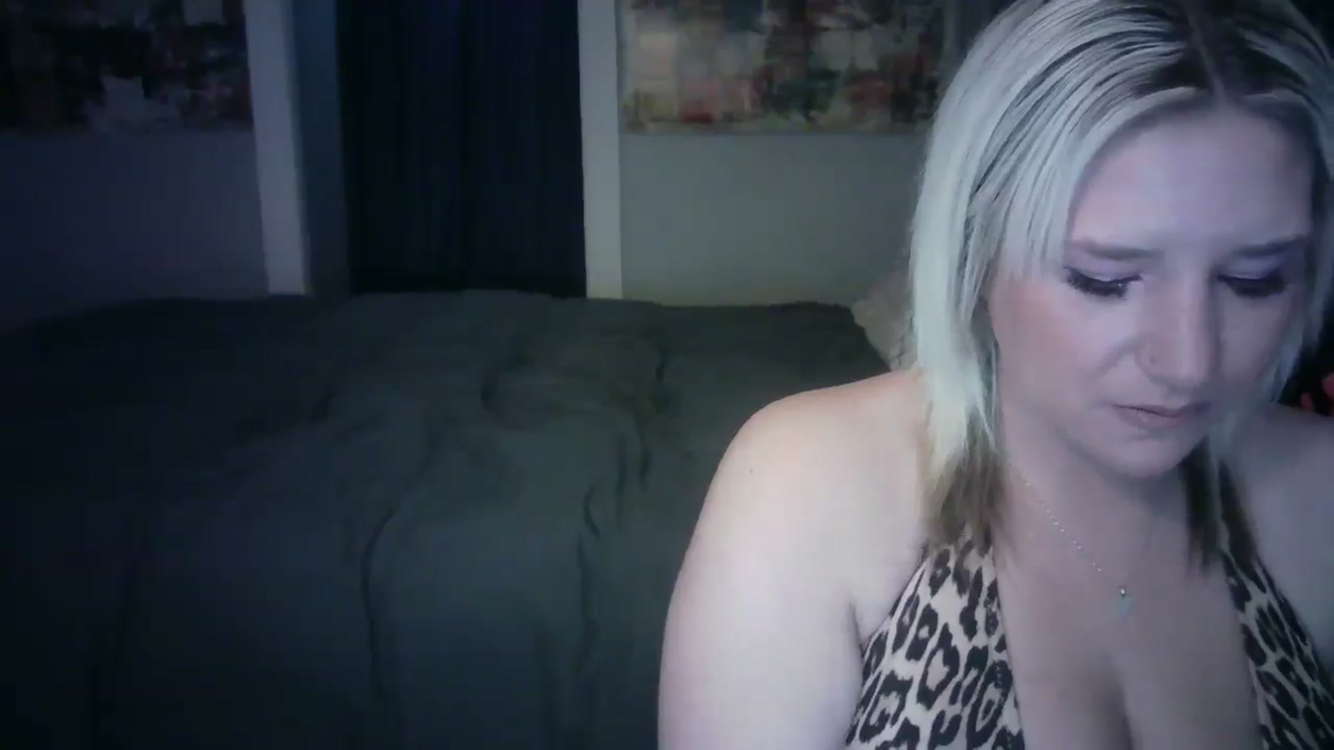 Gallery image thumbnail from LusciousLindz's myfreecams stream on, 04/25/2025, 19:02 image 5 of 20